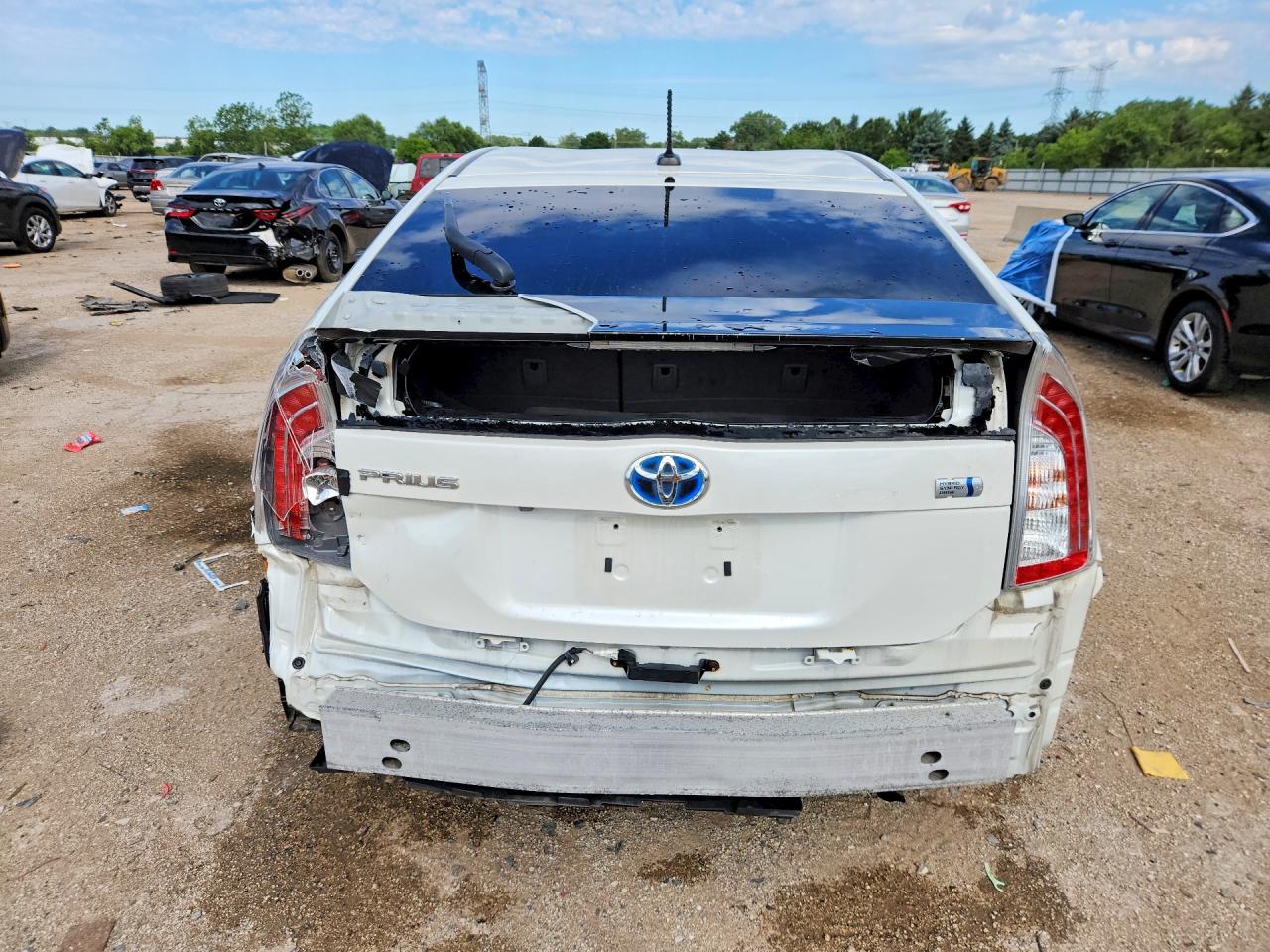 2015 Toyota Prius Four White vin: JTDKN3DU3F0443681