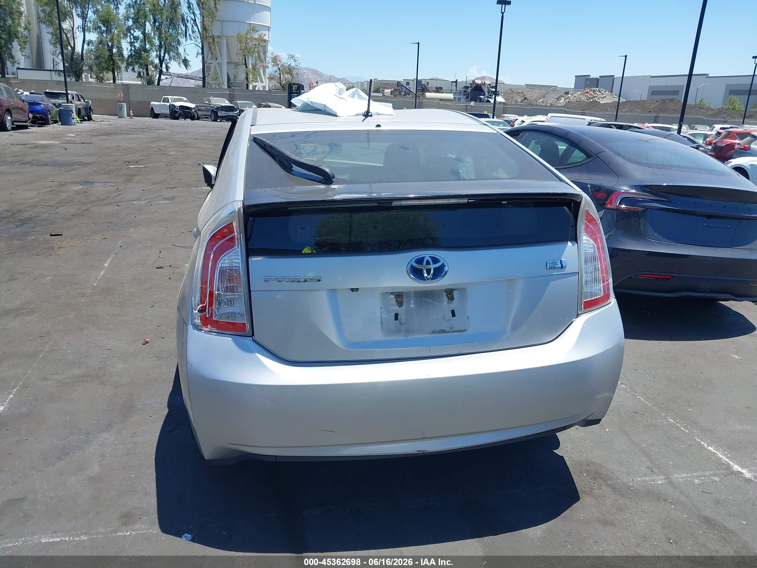 2015 Toyota Prius Two Silver vin: JTDKN3DU3F0462957