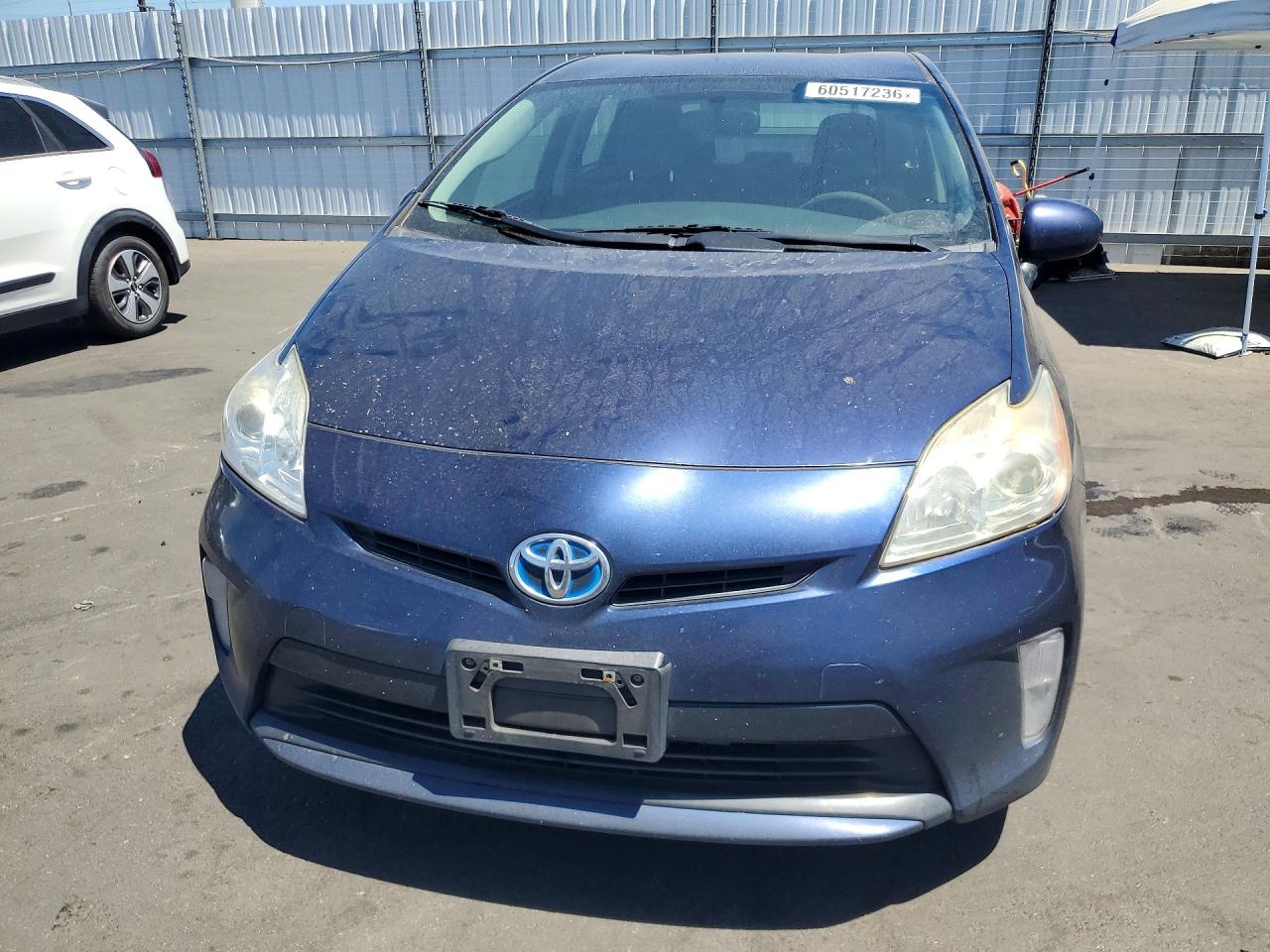 2015 Toyota Prius Two Синий vin: JTDKN3DU3F0471979