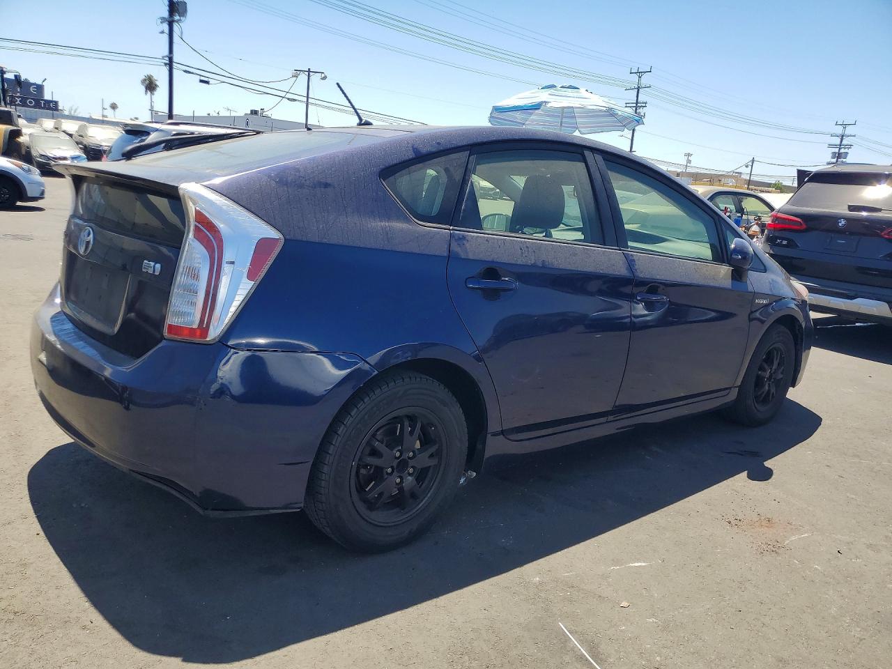 2015 Toyota Prius Two Синий vin: JTDKN3DU3F0471979