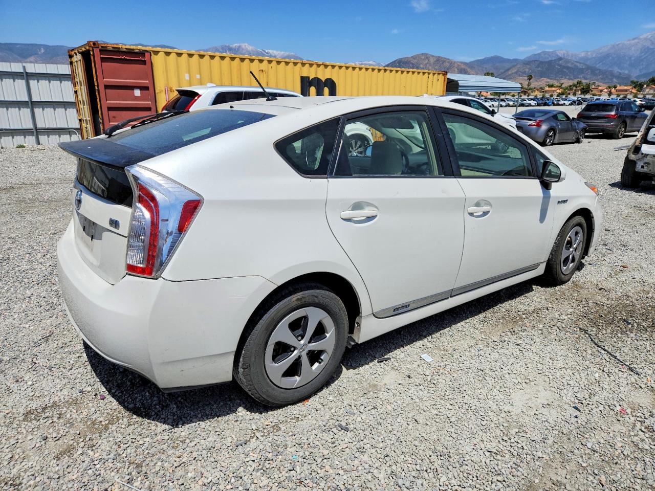 2015 Toyota Prius Two Белый vin: JTDKN3DU3F0473263