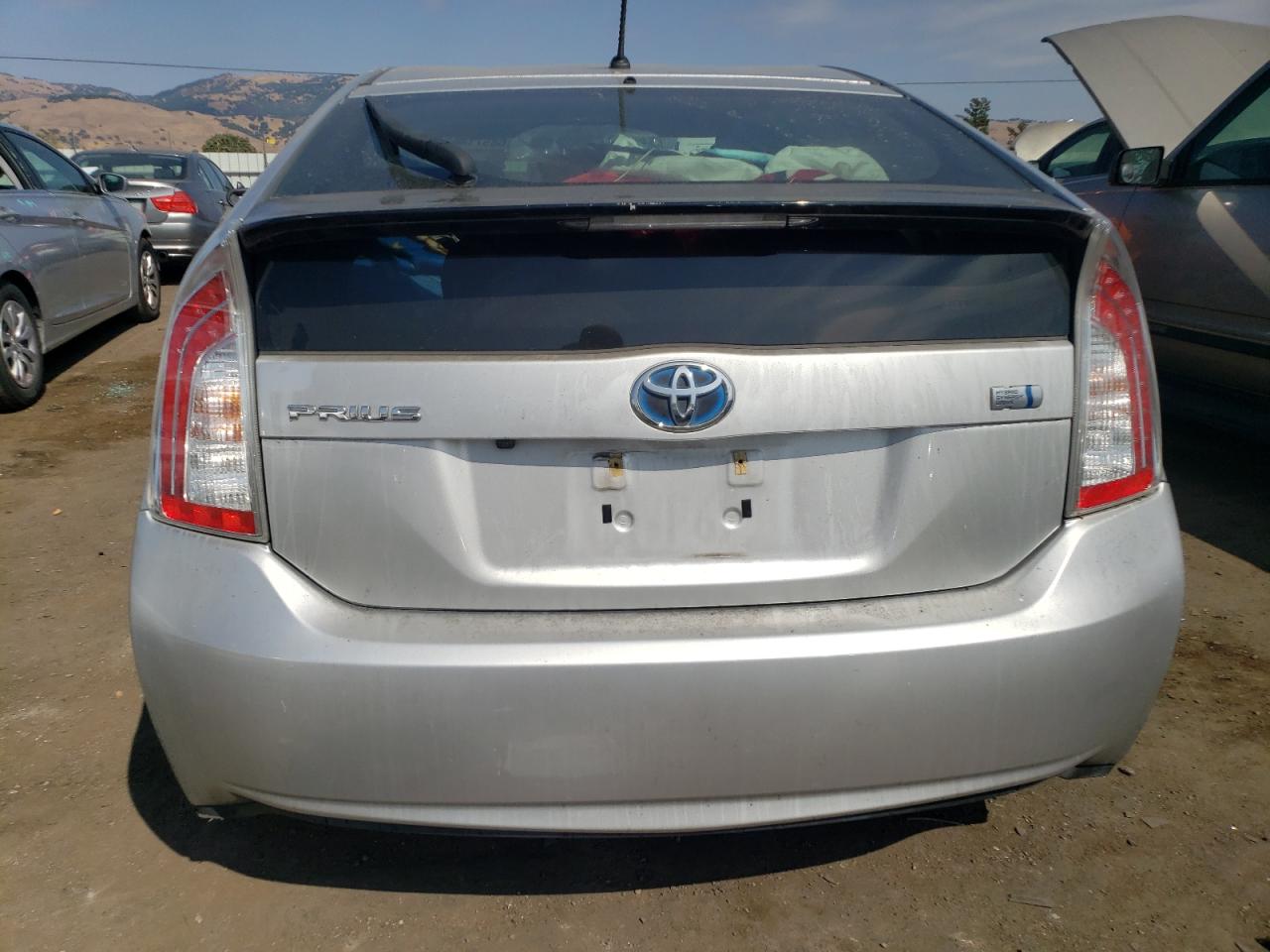 2015 Toyota Prius  Серебряный vin: JTDKN3DU3F0481895