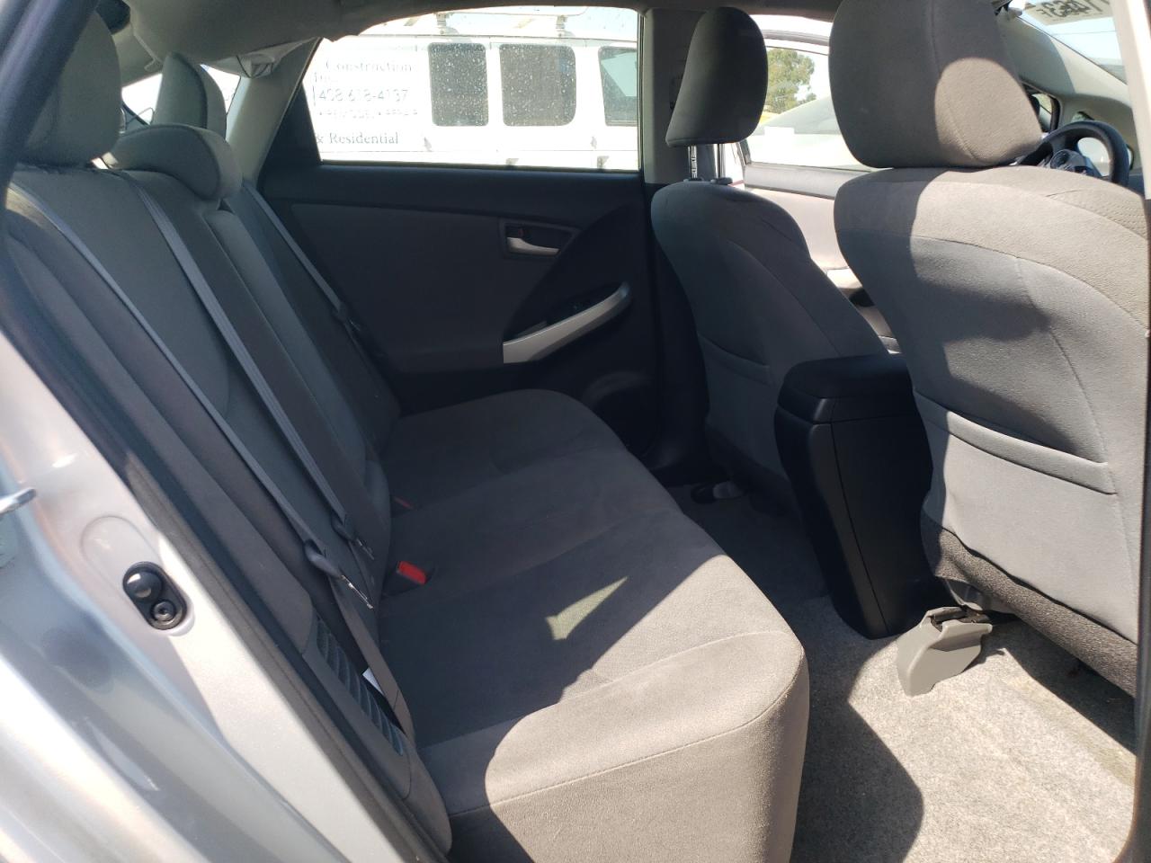 2015 Toyota Prius  Серебряный vin: JTDKN3DU3F0481895