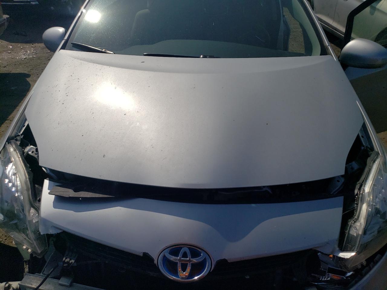 2015 Toyota Prius  Серебряный vin: JTDKN3DU3F0481895
