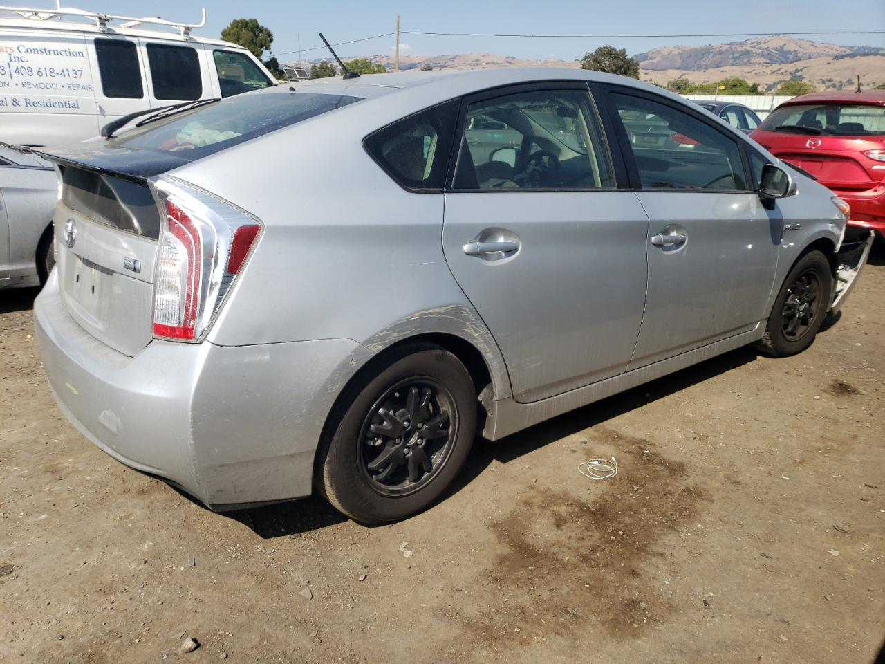 2015 Toyota Prius  Серебряный vin: JTDKN3DU3F0481895