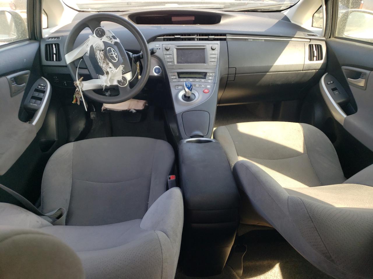 2015 Toyota Prius  Серебряный vin: JTDKN3DU3F0481895