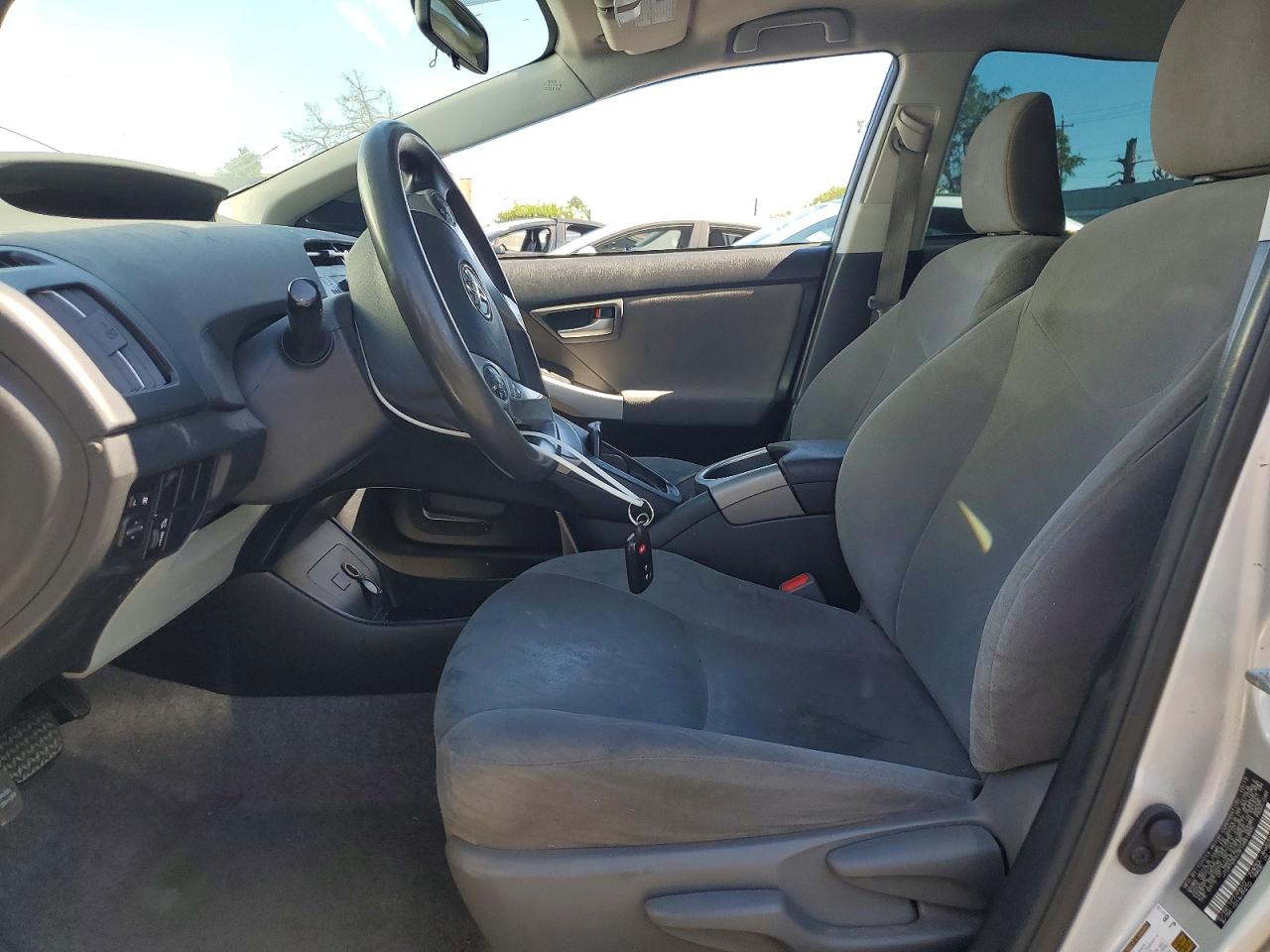 2015 Toyota Prius Two Серебряный vin: JTDKN3DU3F0481895