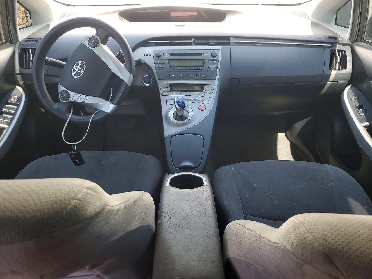2015 Toyota Prius Two Серебряный vin: JTDKN3DU3F0481895