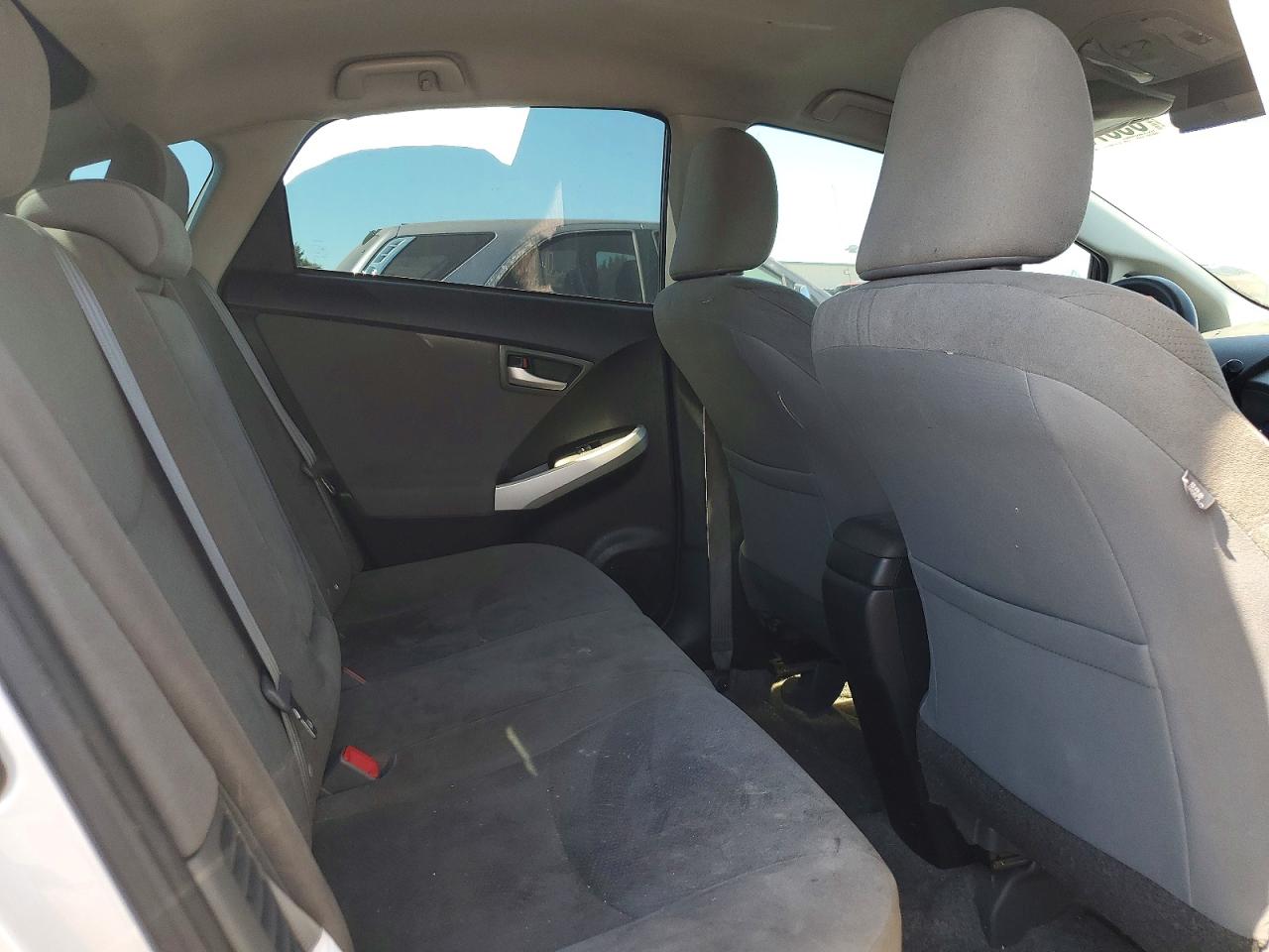2015 Toyota Prius Two Серебряный vin: JTDKN3DU3F0481895