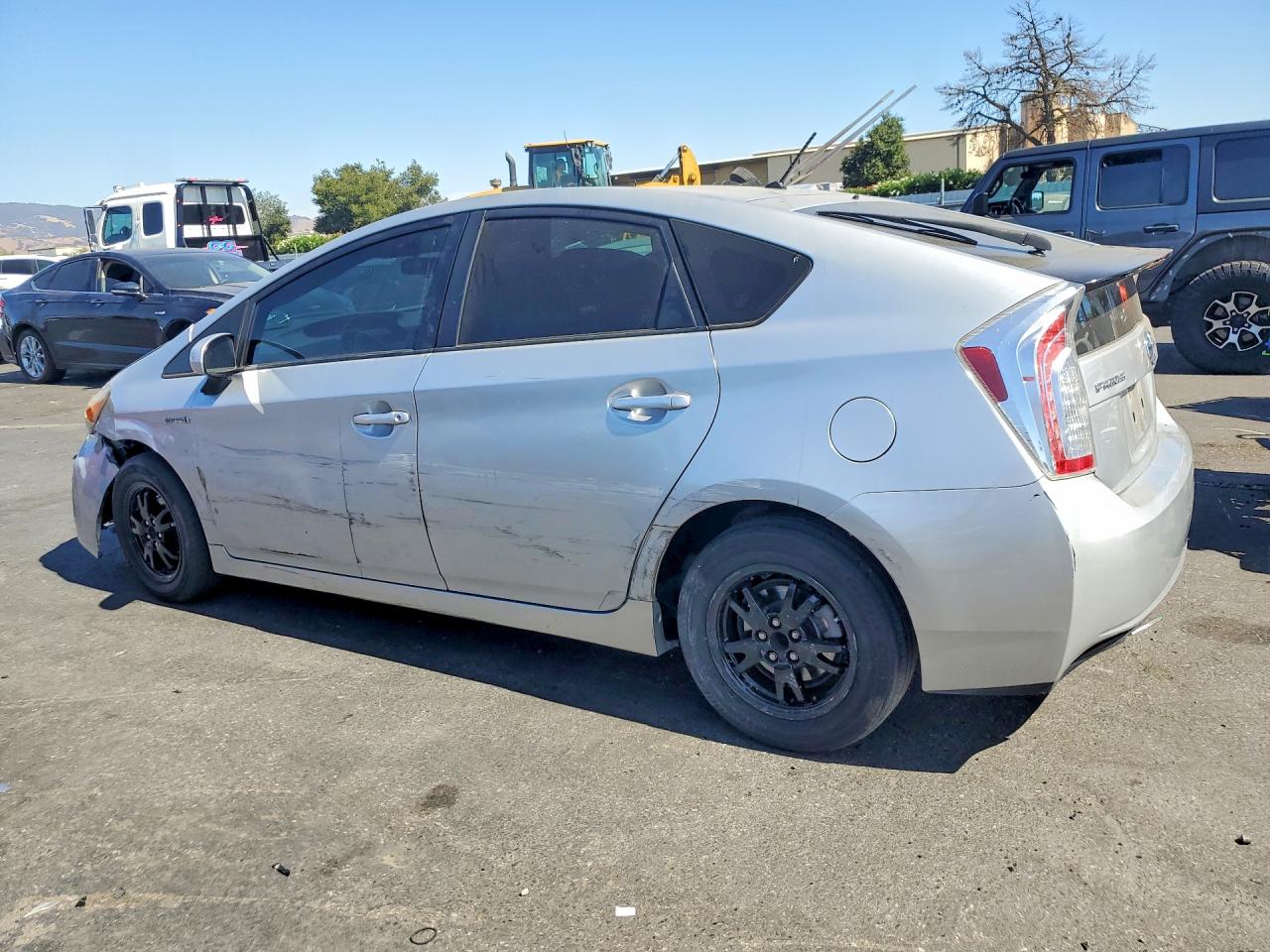 2015 Toyota Prius Two Серебряный vin: JTDKN3DU3F0481895