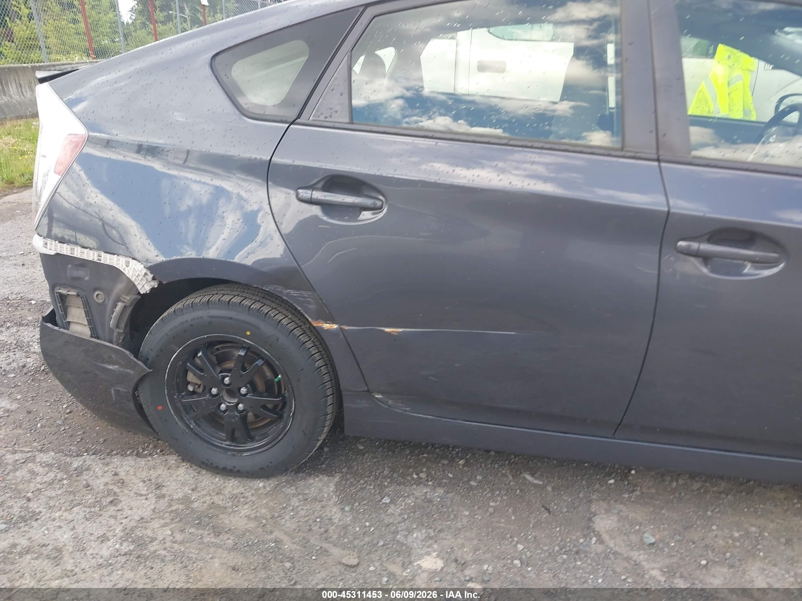 2015 Toyota Prius Two Gray vin: JTDKN3DU3F1883524