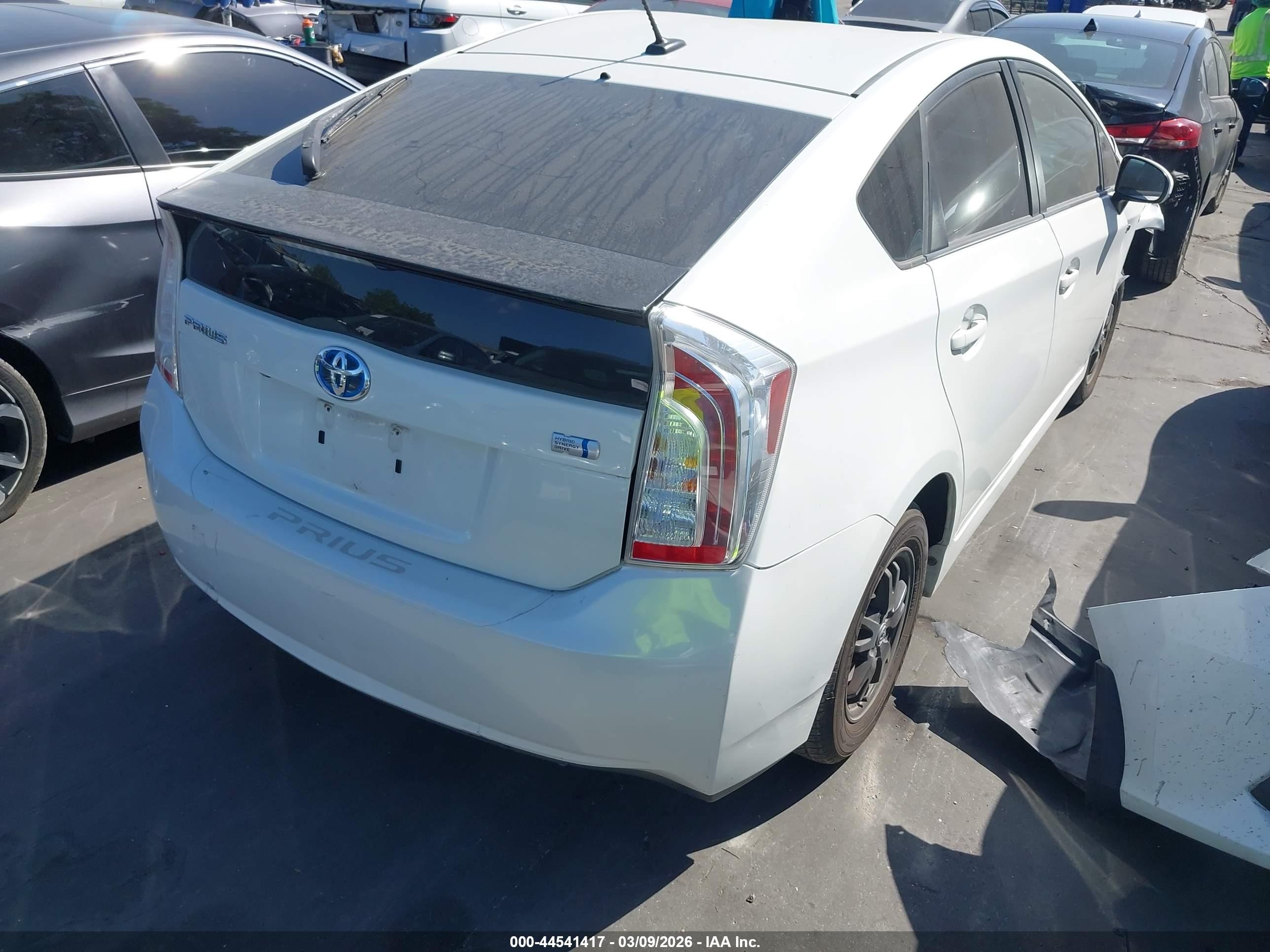 2015 Toyota Prius Three White vin: JTDKN3DU3F1902847