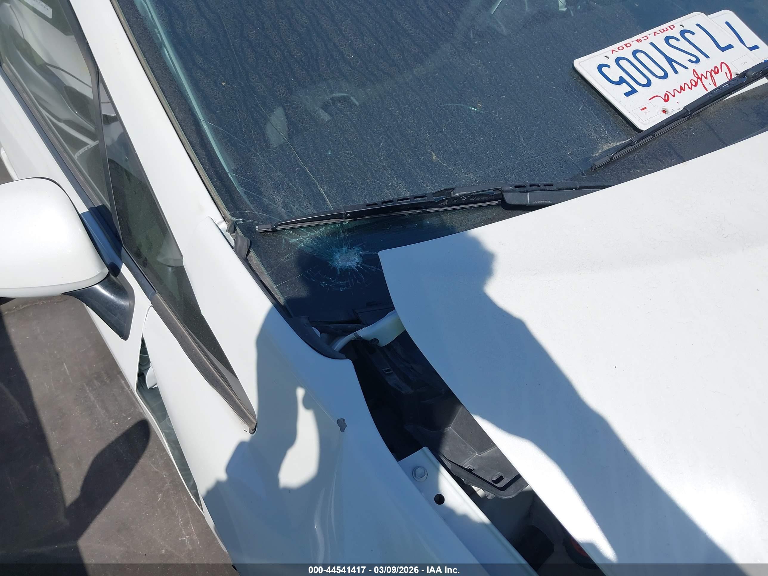 2015 Toyota Prius Three White vin: JTDKN3DU3F1902847
