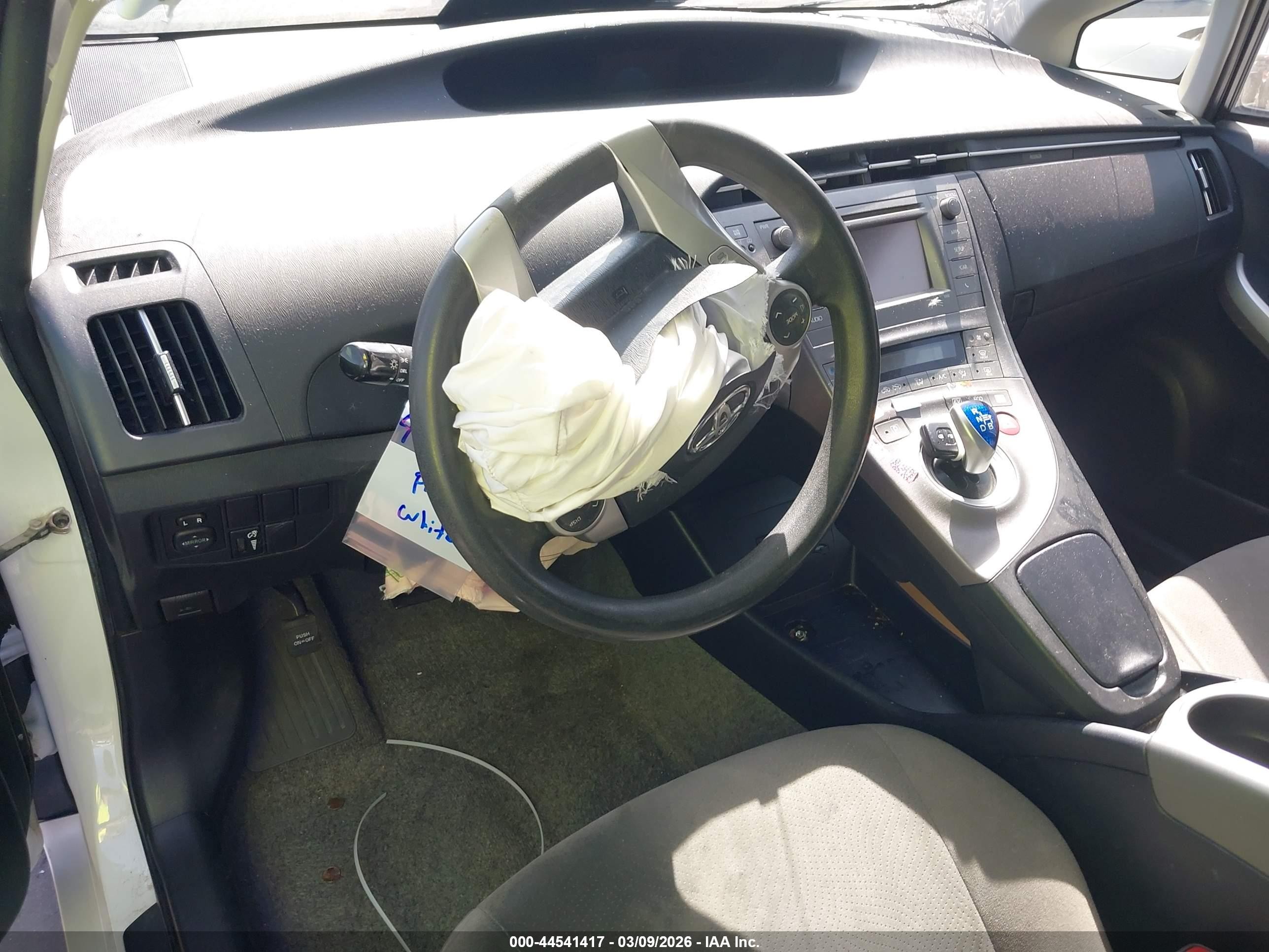 2015 Toyota Prius Three White vin: JTDKN3DU3F1902847