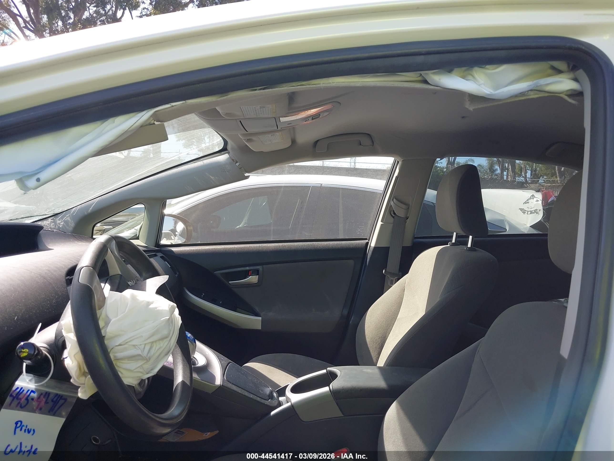 2015 Toyota Prius Three White vin: JTDKN3DU3F1902847