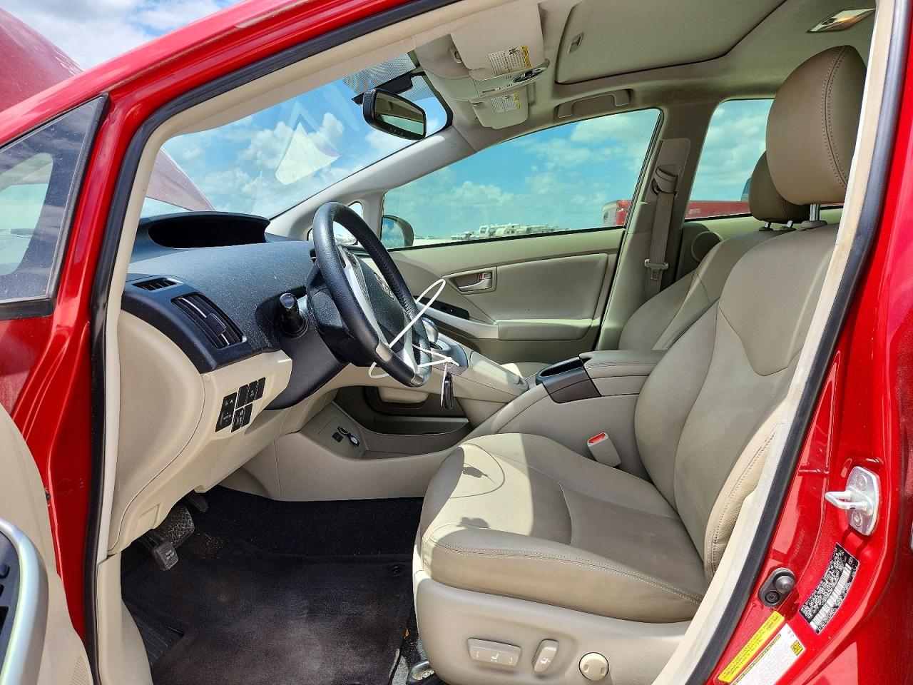2015 Toyota Prius Four Красный vin: JTDKN3DU3F1906557