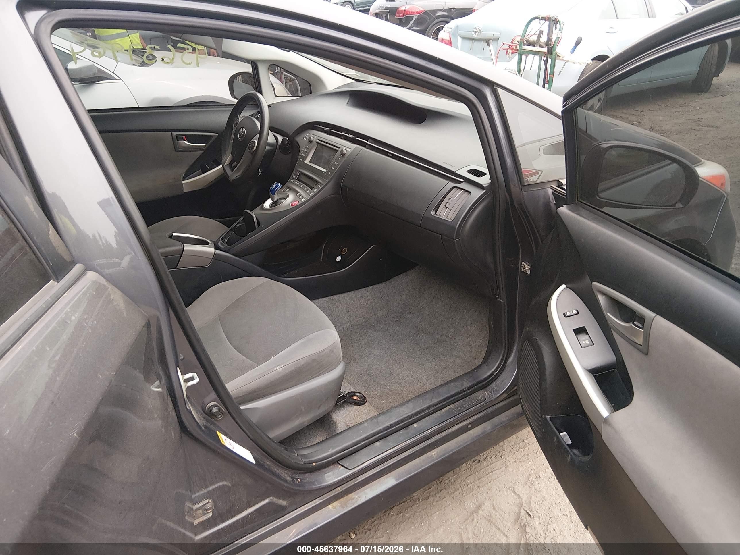2015 Toyota Prius Two Серый vin: JTDKN3DU3F1973112
