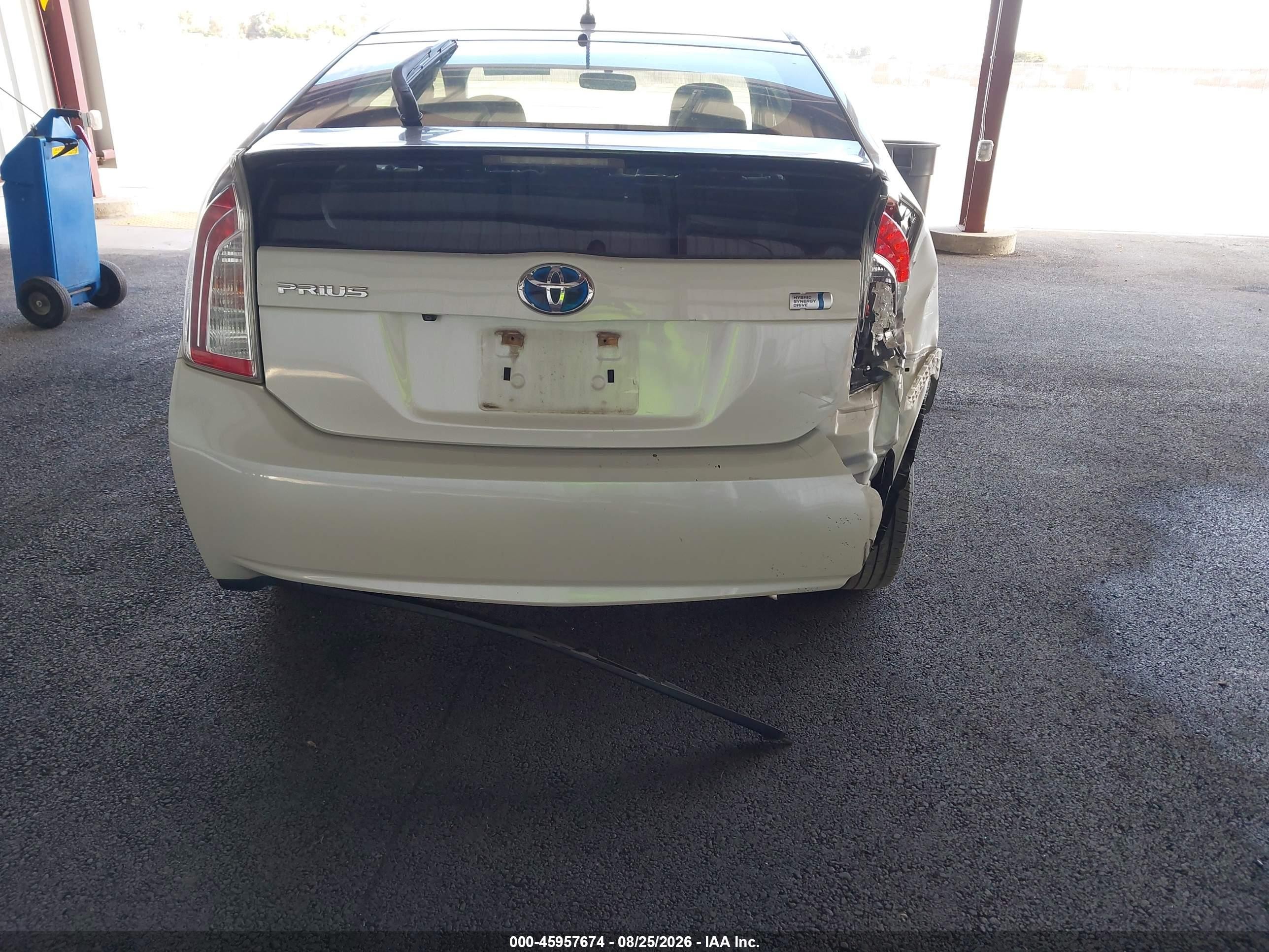 2015 Toyota Prius Two White vin: JTDKN3DU3F1984725