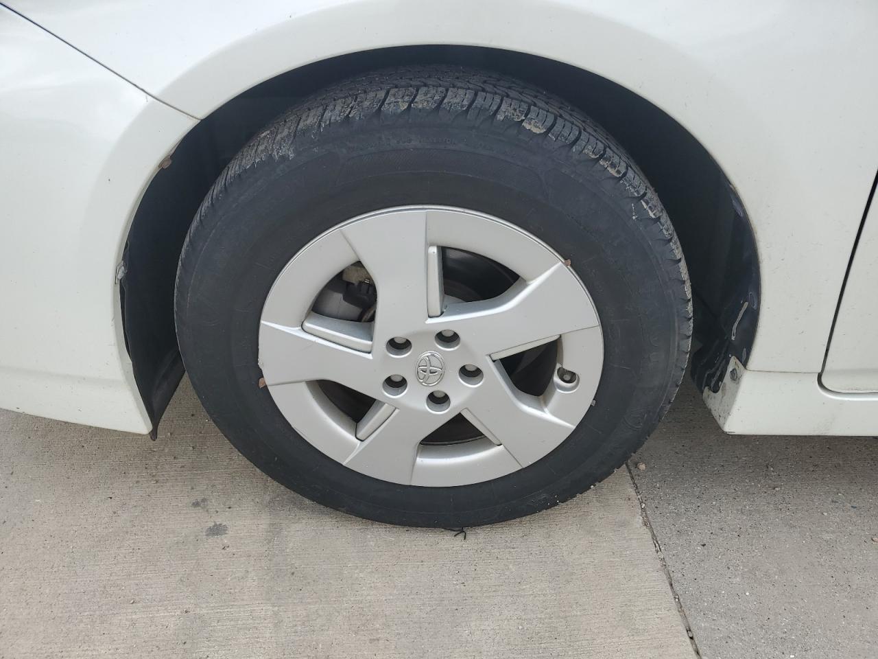 2010 Toyota Prius Ii Белый vin: JTDKN3DU4A1132845 Damage: Left Front Wheel Cover, Broken, Replacement Required