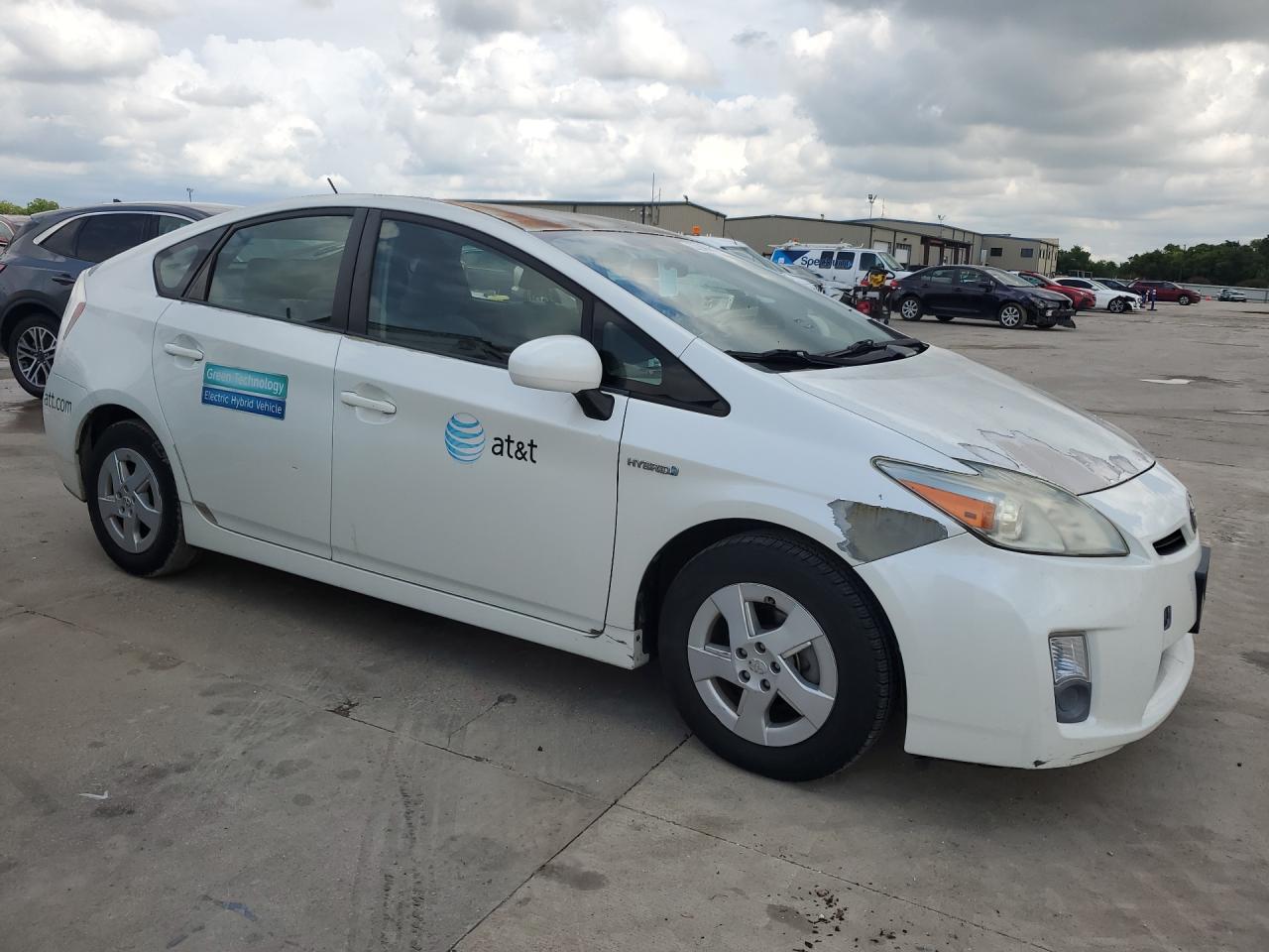 2010 Toyota Prius Ii Белый vin: JTDKN3DU4A1132845 Damage: Front Bumper/Cover, Scraped, 1 To 2 Inches