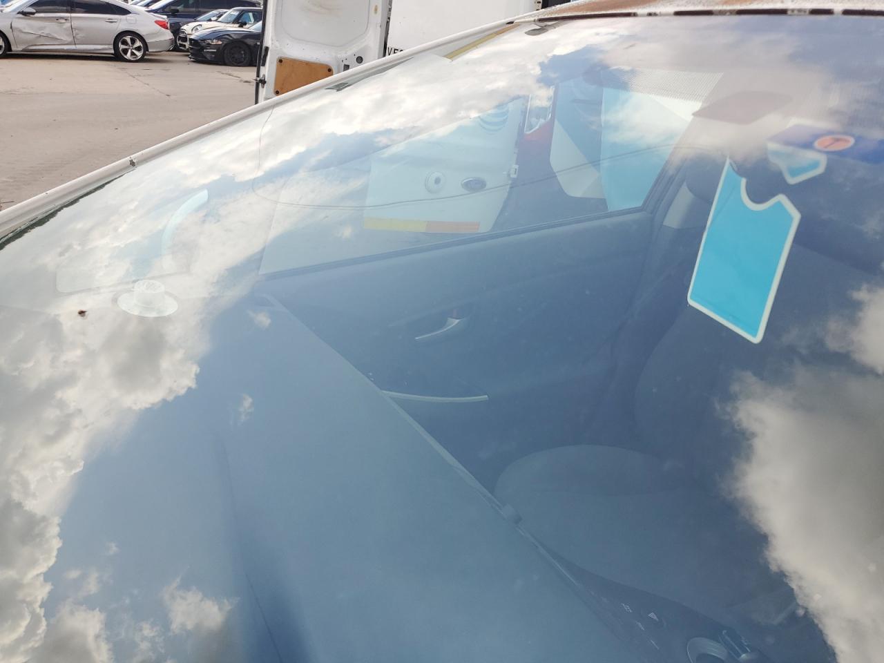 2010 Toyota Prius Ii Белый vin: JTDKN3DU4A1132845 Damage: Windshield, Broken, Replacement Required