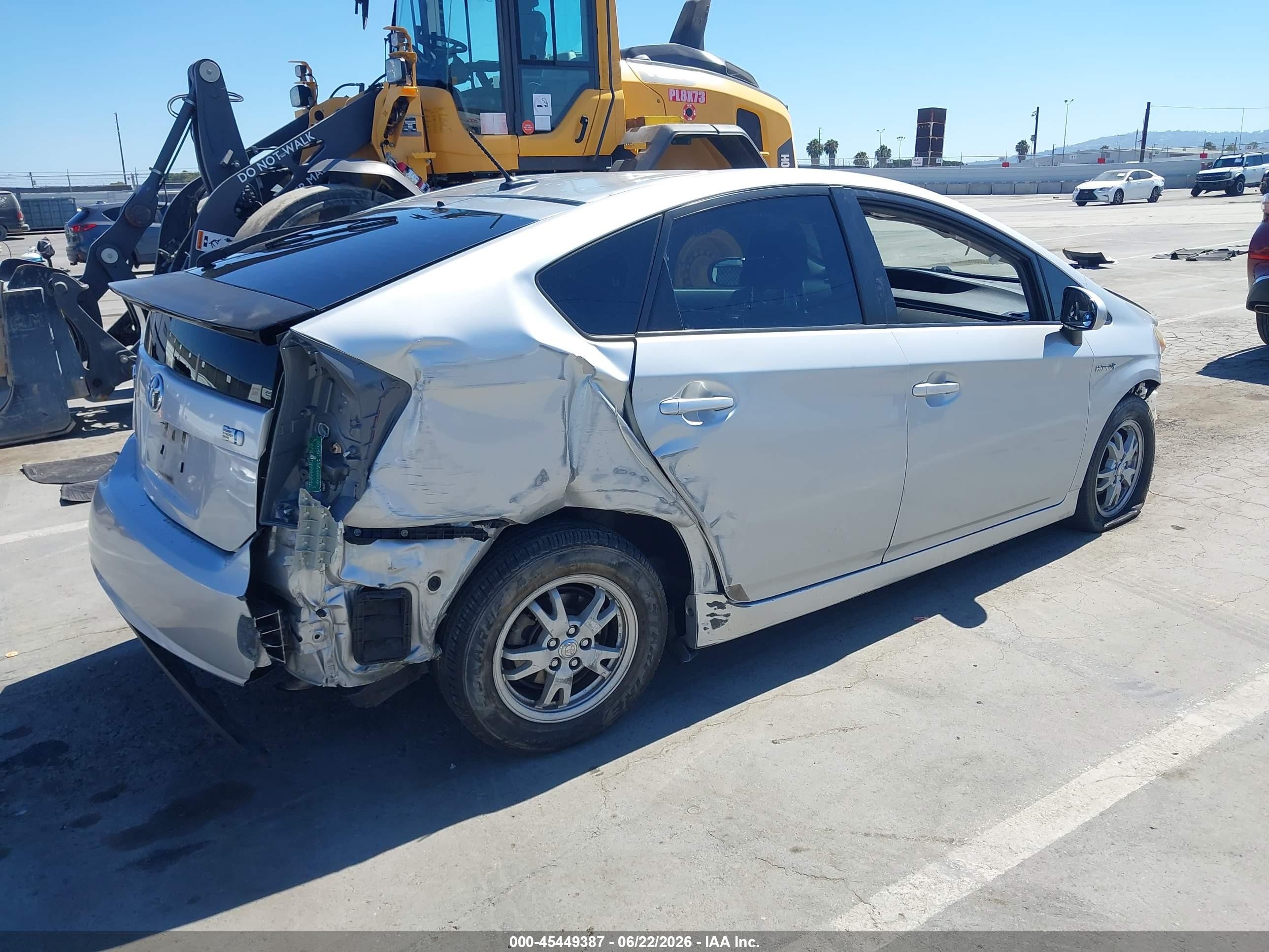 2011 Toyota Prius Two Серебряный vin: JTDKN3DU4B0248845