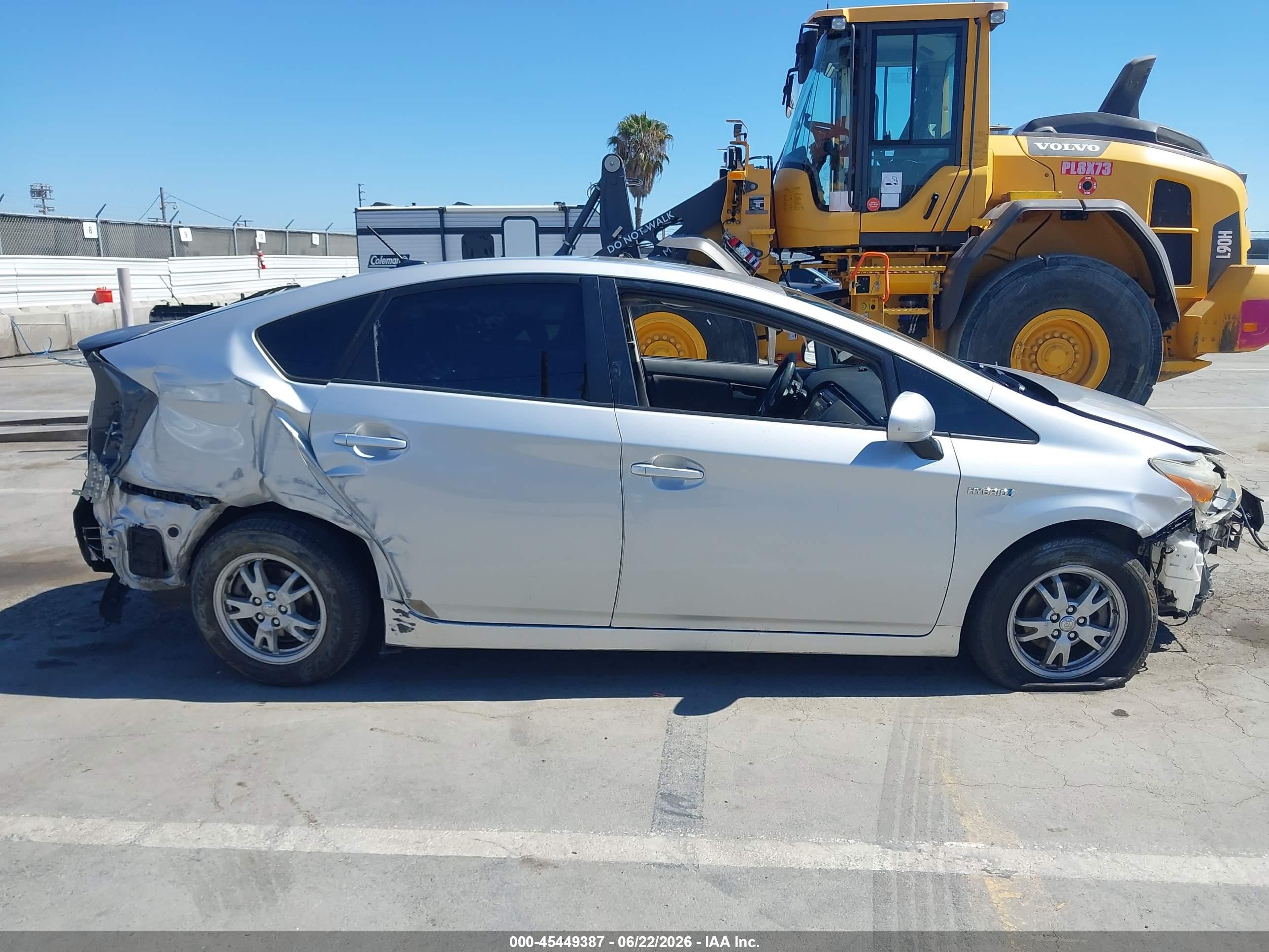 2011 Toyota Prius Two Серебряный vin: JTDKN3DU4B0248845