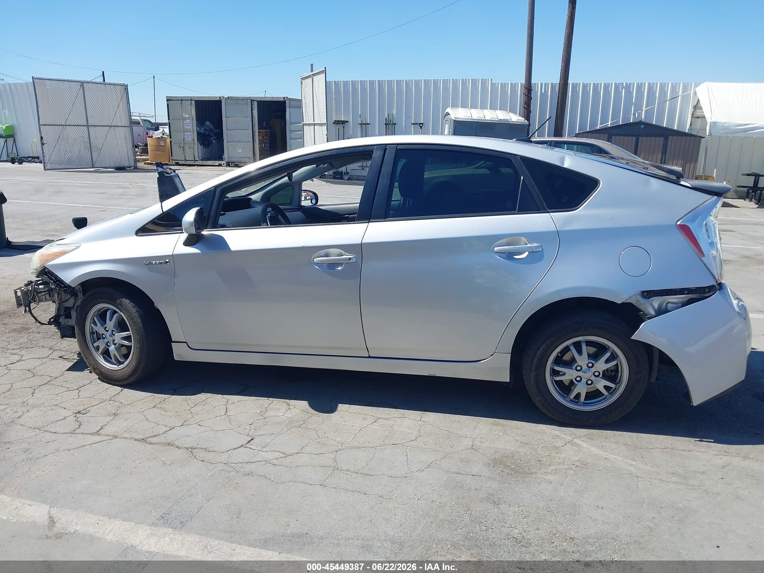 2011 Toyota Prius Two Серебряный vin: JTDKN3DU4B0248845