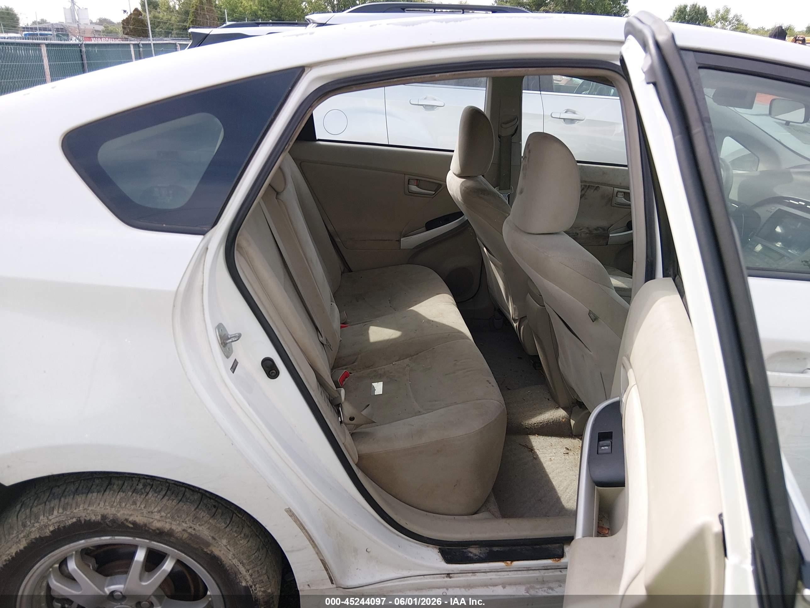 2011 Toyota Prius Two Белый vin: JTDKN3DU4B0259263
