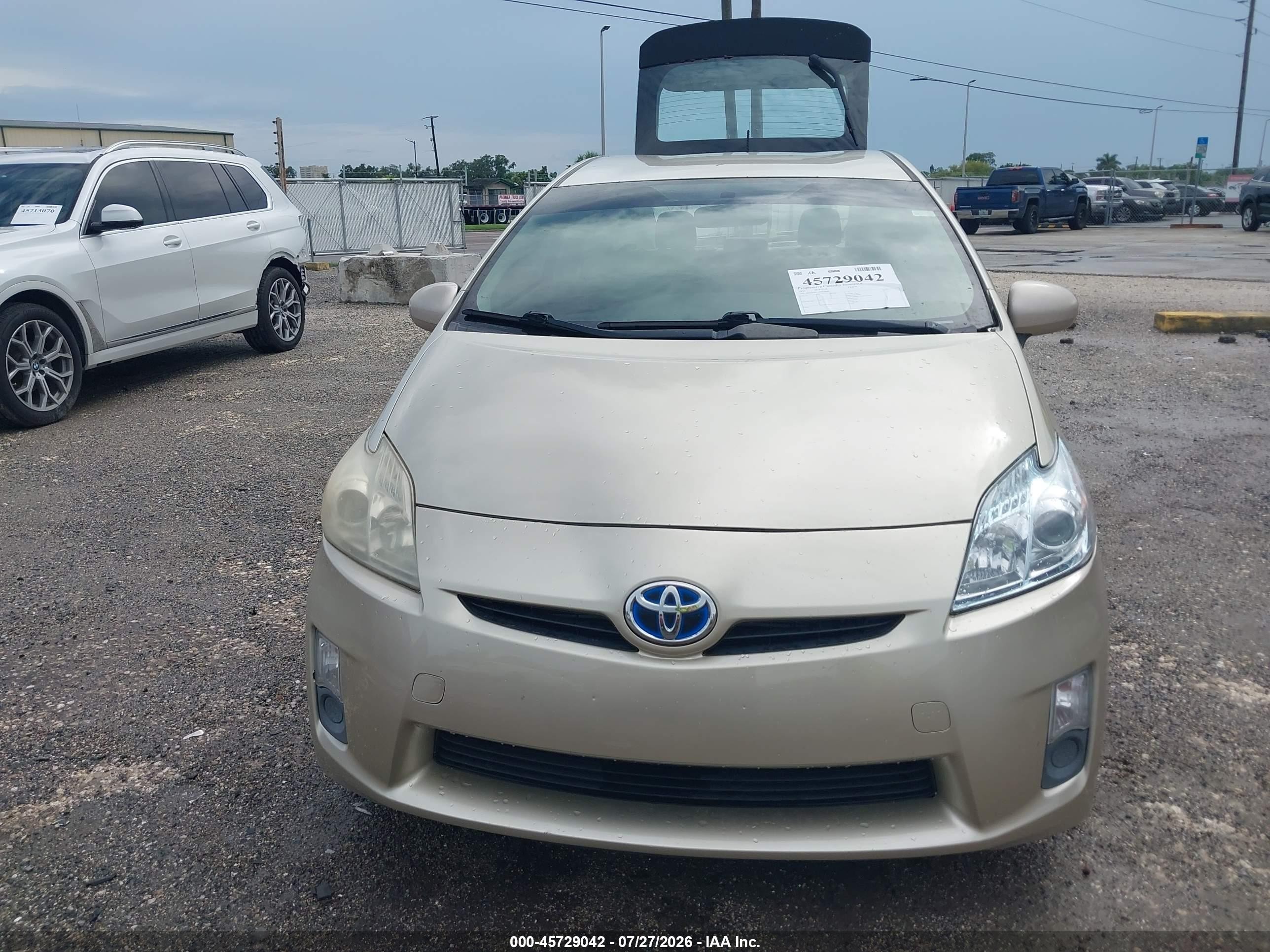 2011 Toyota Prius Two Gold vin: JTDKN3DU4B0270604