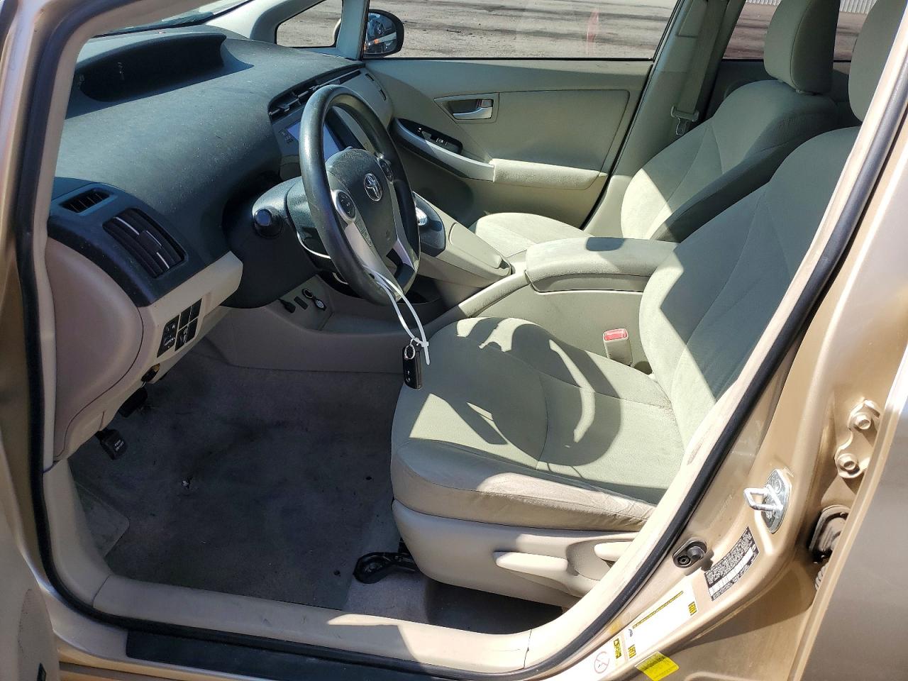 2011 Toyota Prius Three Tan vin: JTDKN3DU4B0283918