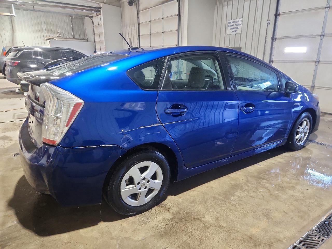 2011 Toyota Prius Three Blue vin: JTDKN3DU4B0318666