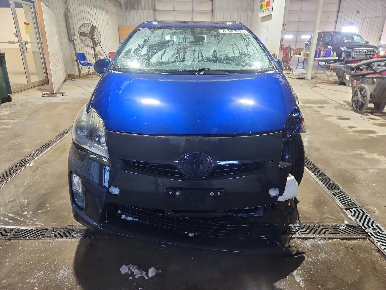 2011 Toyota Prius Three Blue vin: JTDKN3DU4B0318666