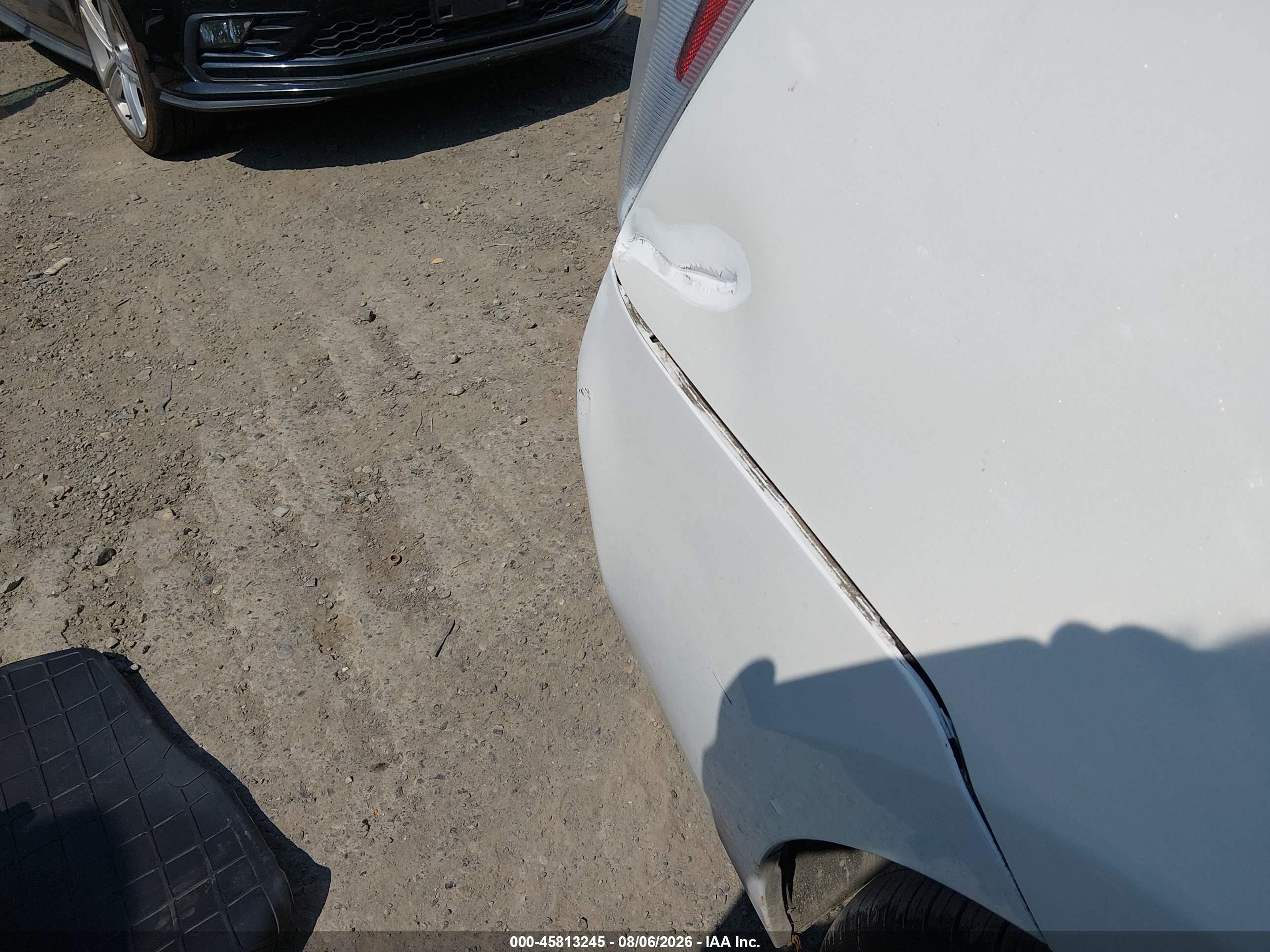 2011 Toyota Prius Four White vin: JTDKN3DU4B0328002
