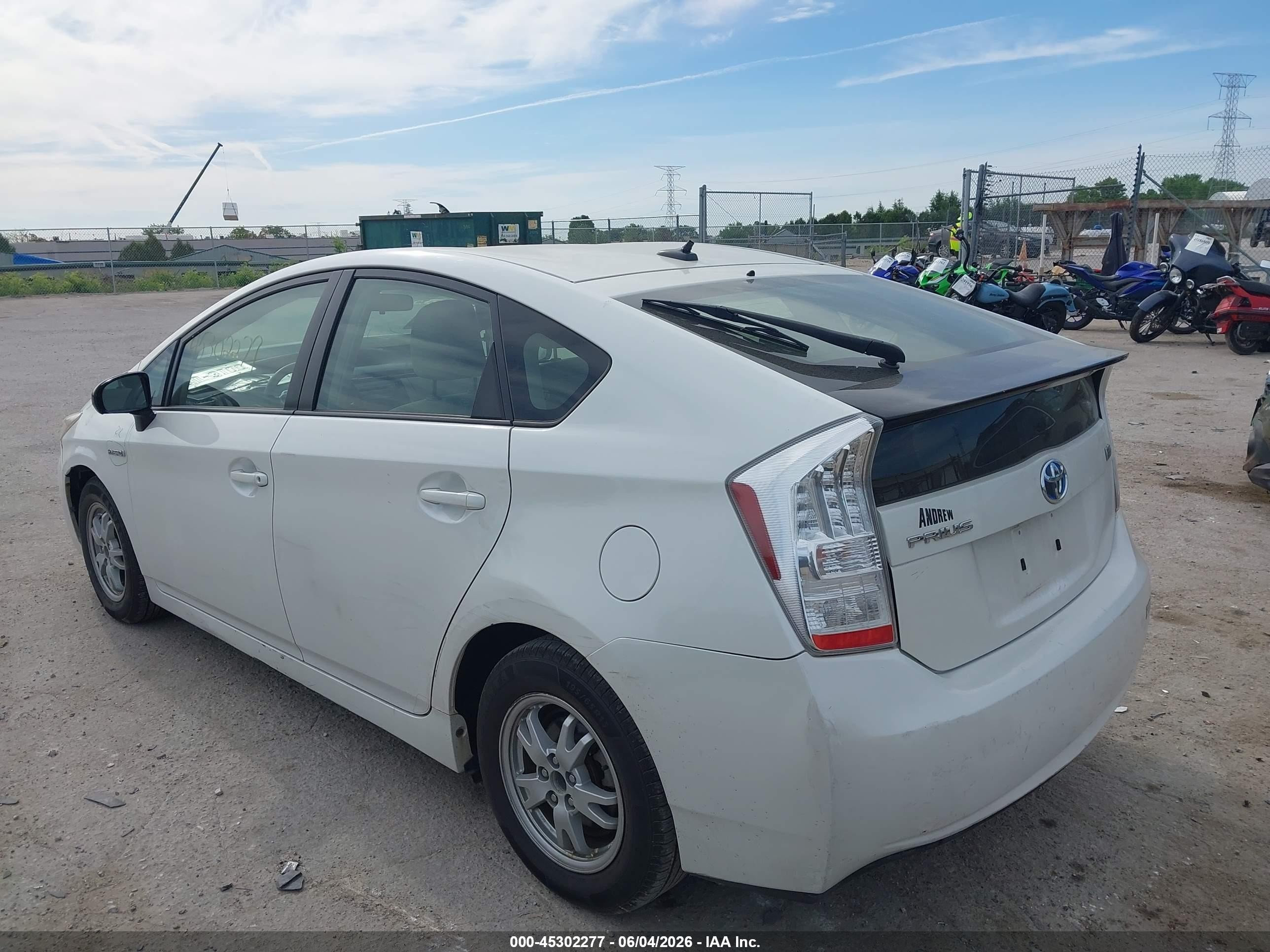 2011 Toyota Prius Three Белый vin: JTDKN3DU4B0329263