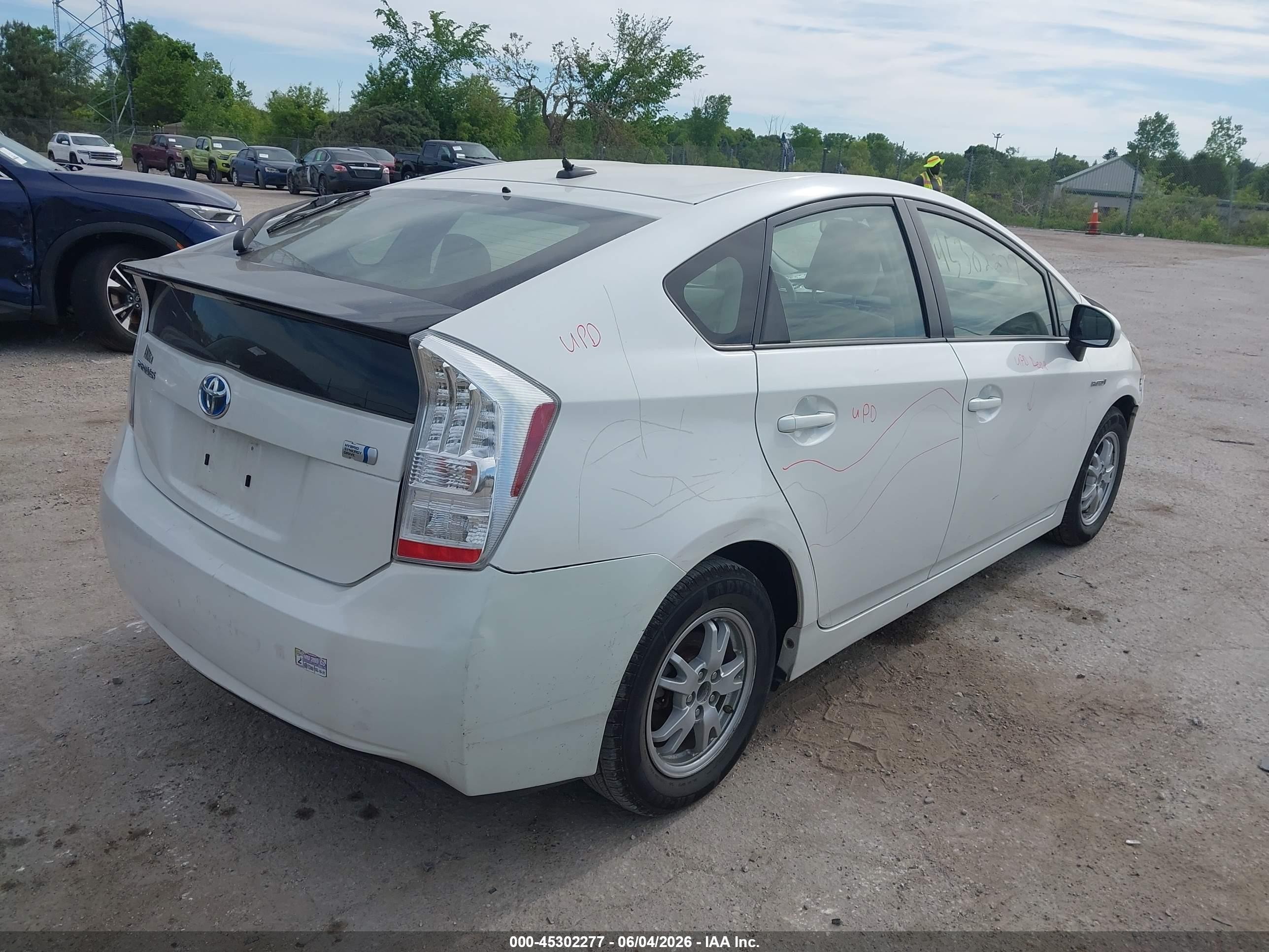 2011 Toyota Prius Three Белый vin: JTDKN3DU4B0329263