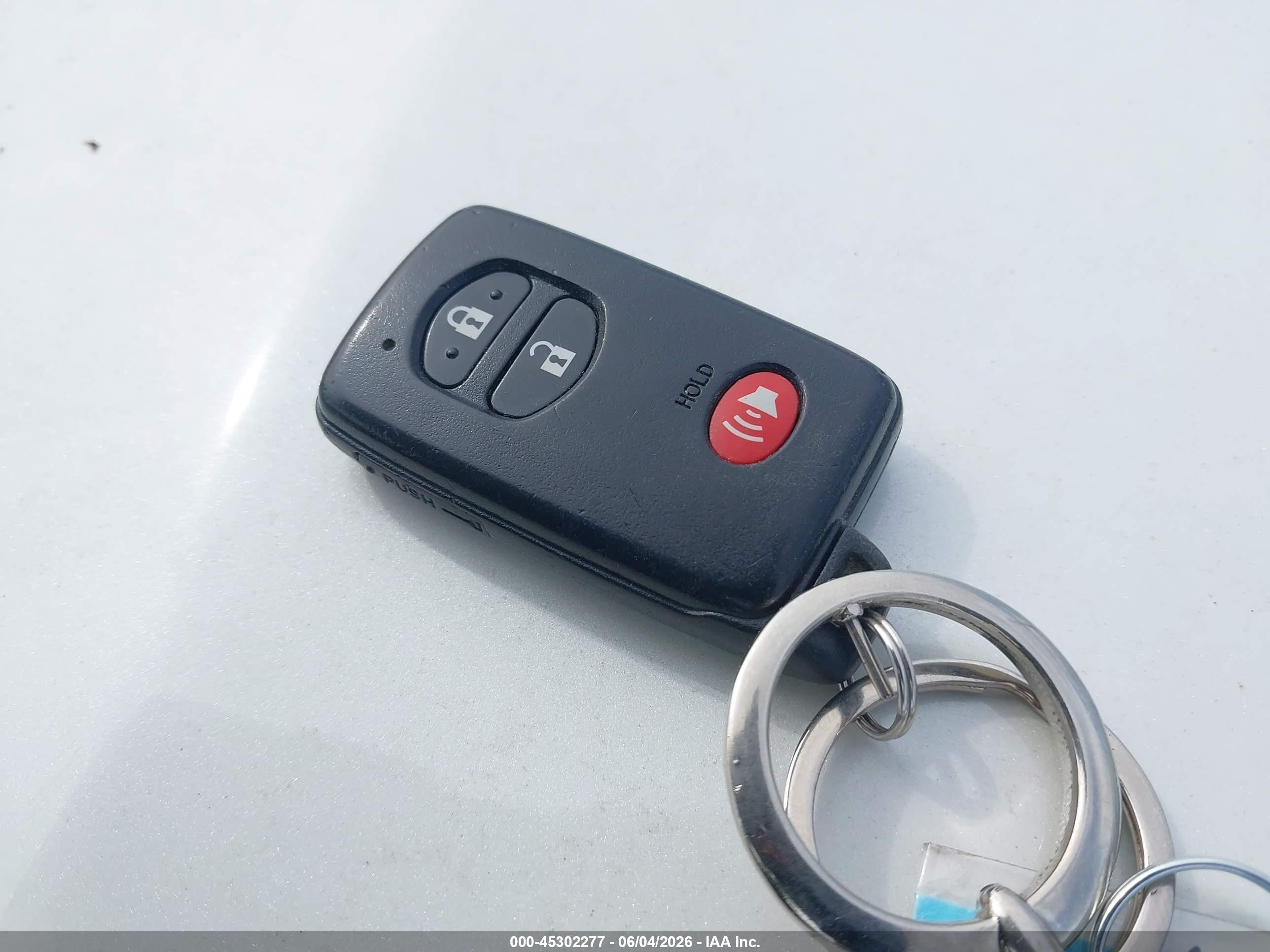 2011 Toyota Prius Three Белый vin: JTDKN3DU4B0329263
