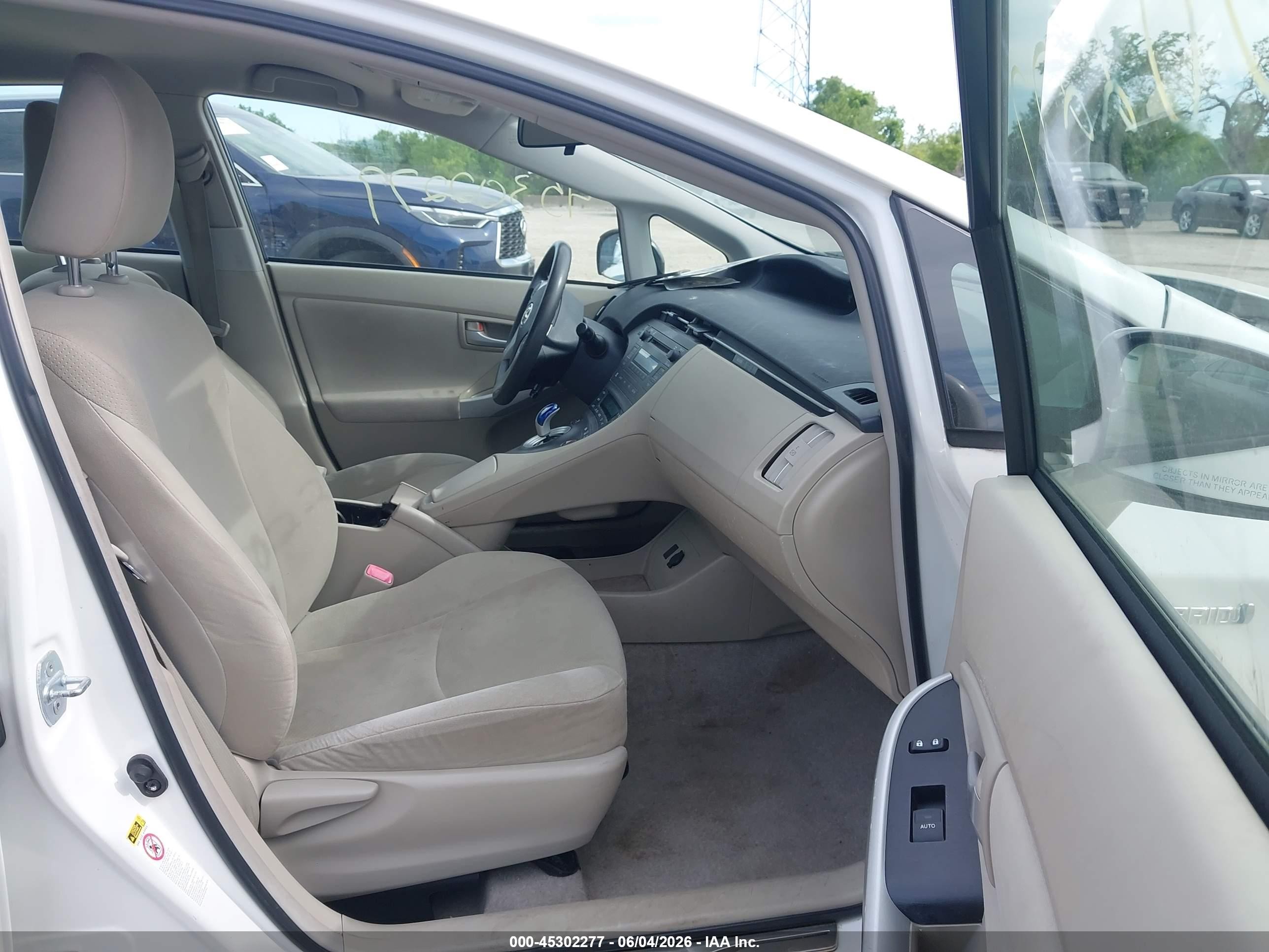 2011 Toyota Prius Three Белый vin: JTDKN3DU4B0329263