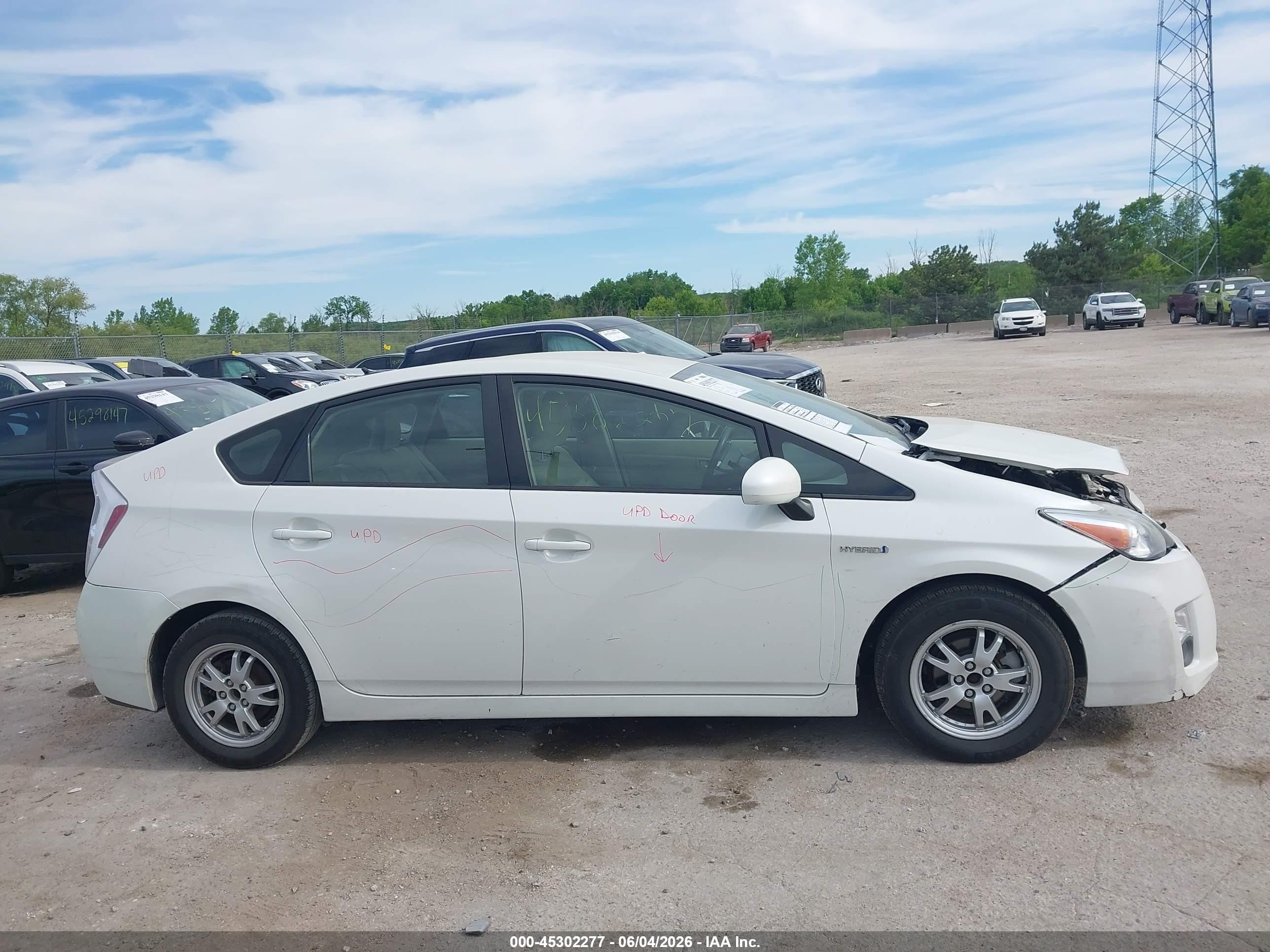 2011 Toyota Prius Three Белый vin: JTDKN3DU4B0329263