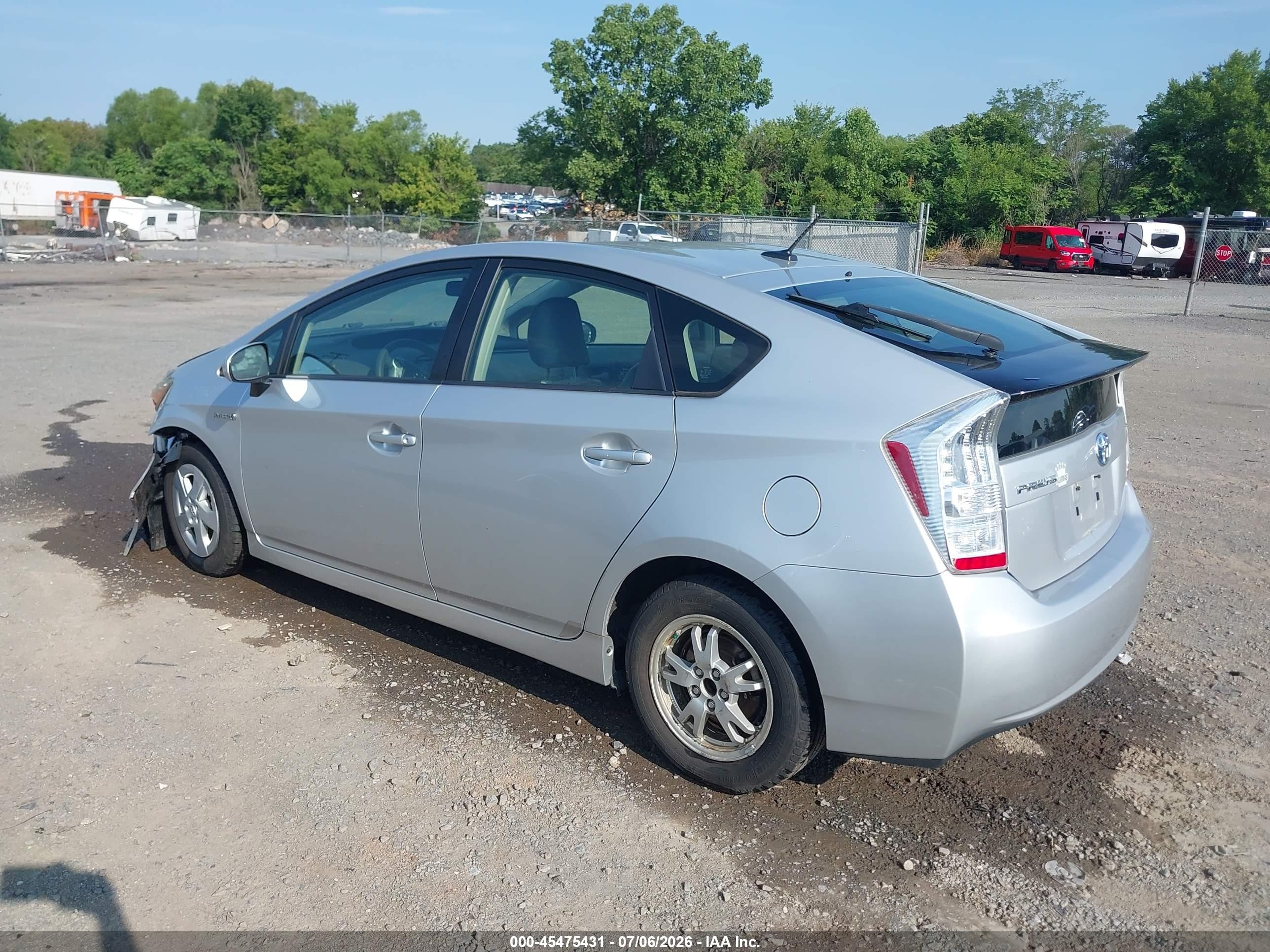 2011 Toyota Prius Three Silver vin: JTDKN3DU4B1403209