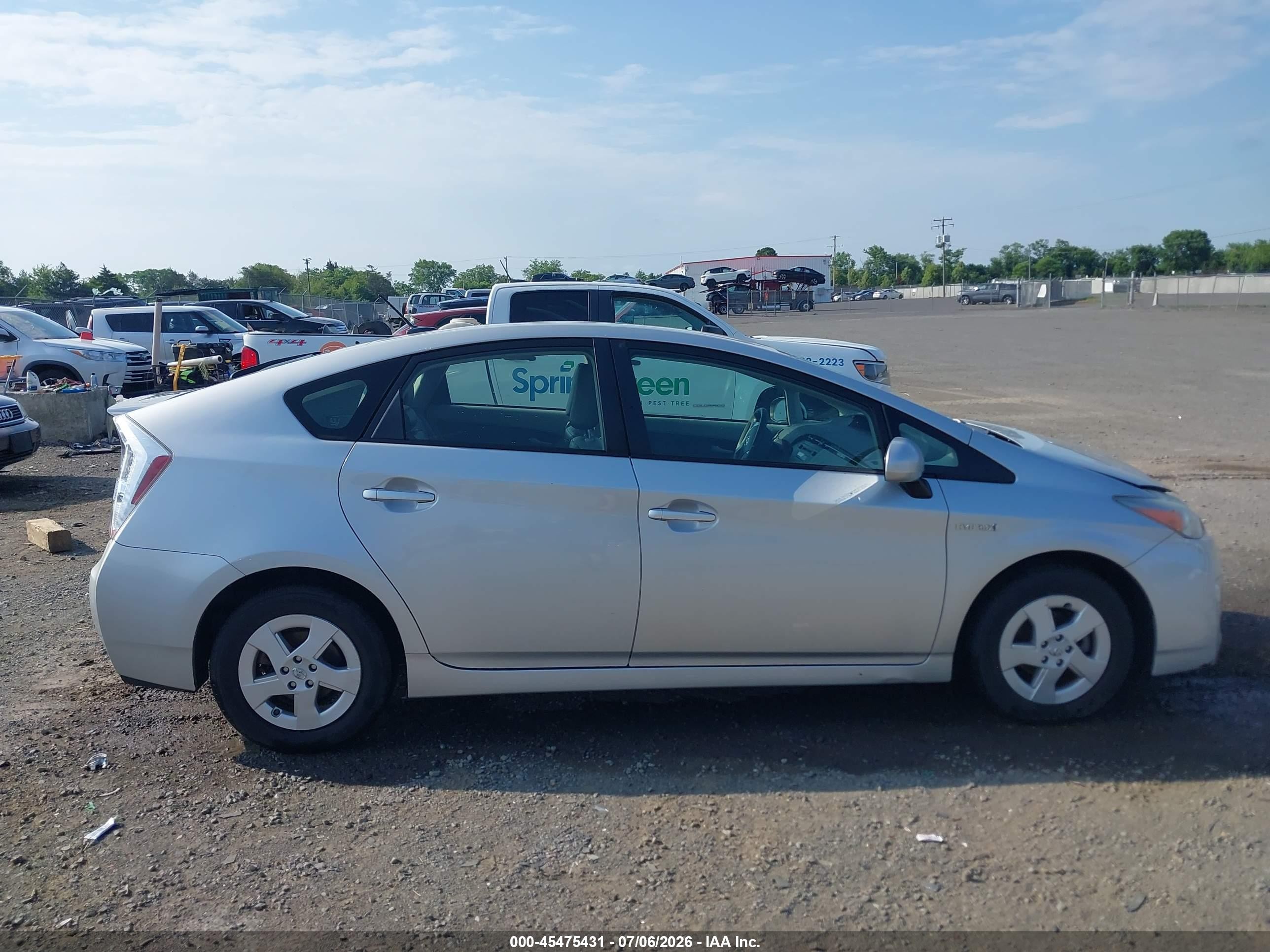 2011 Toyota Prius Three Silver vin: JTDKN3DU4B1403209