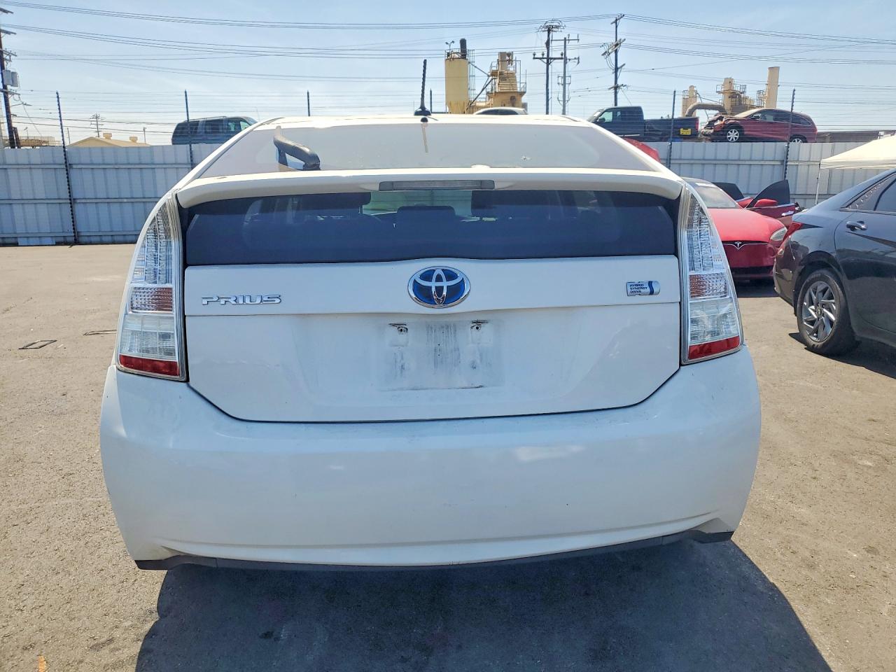 2011 Toyota Prius Two White vin: JTDKN3DU4B1473079