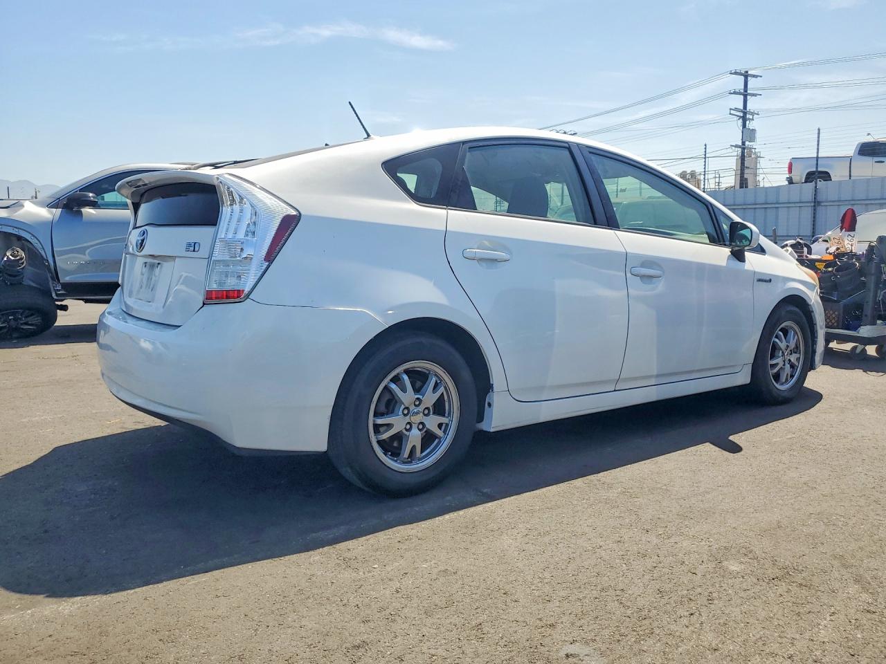 2011 Toyota Prius Two White vin: JTDKN3DU4B1473079