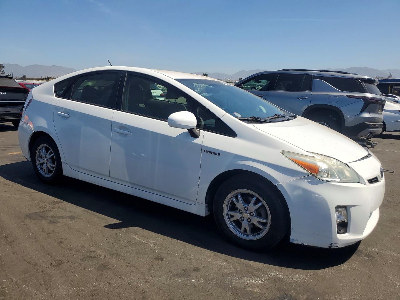 2011 Toyota Prius Two White vin: JTDKN3DU4B1473079