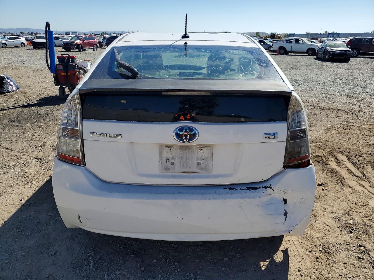 2011 Toyota Prius Two Белый vin: JTDKN3DU4B5328486