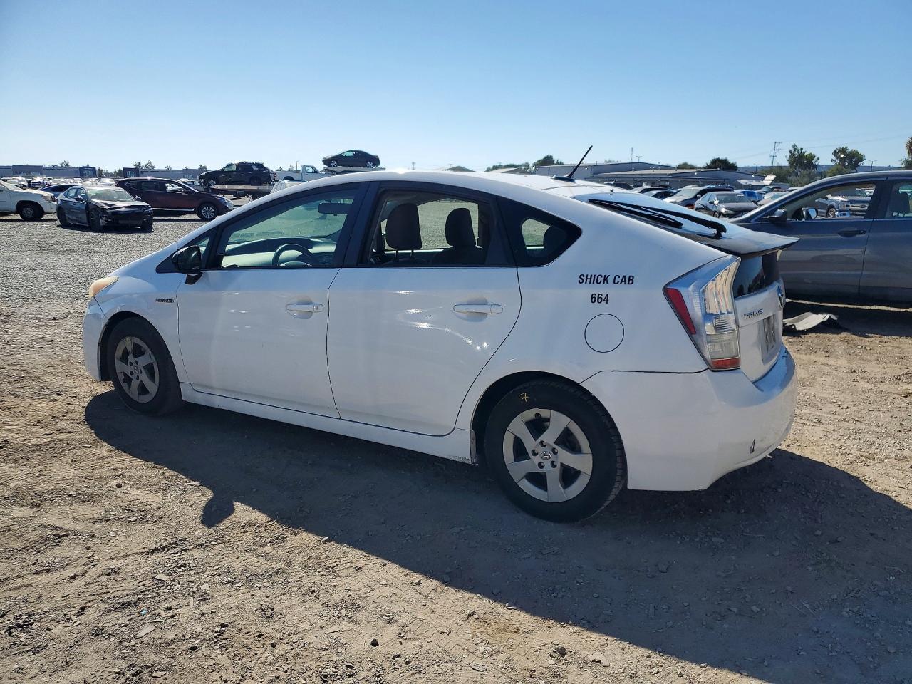 2011 Toyota Prius Two Белый vin: JTDKN3DU4B5328486