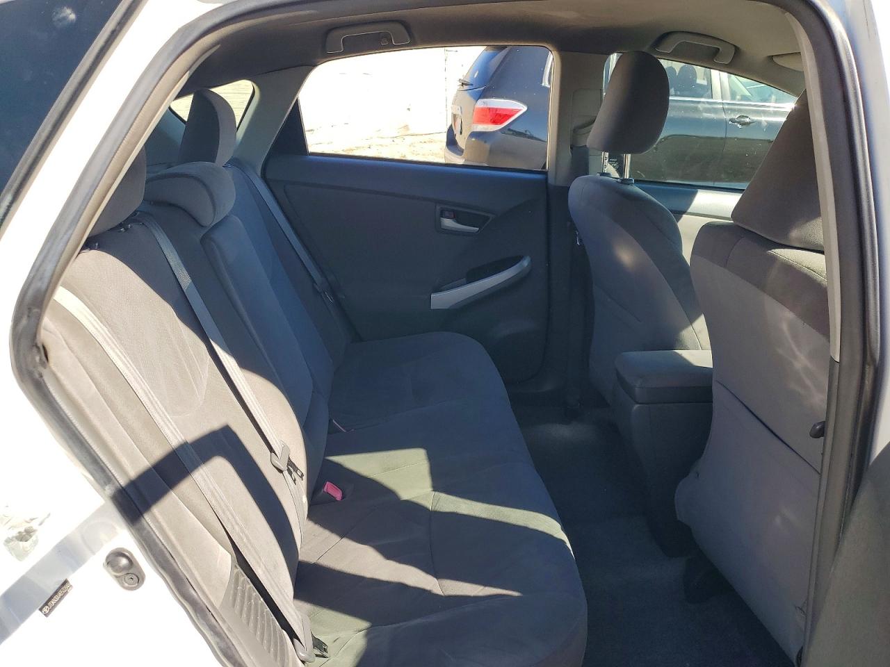 2011 Toyota Prius Two Белый vin: JTDKN3DU4B5328486