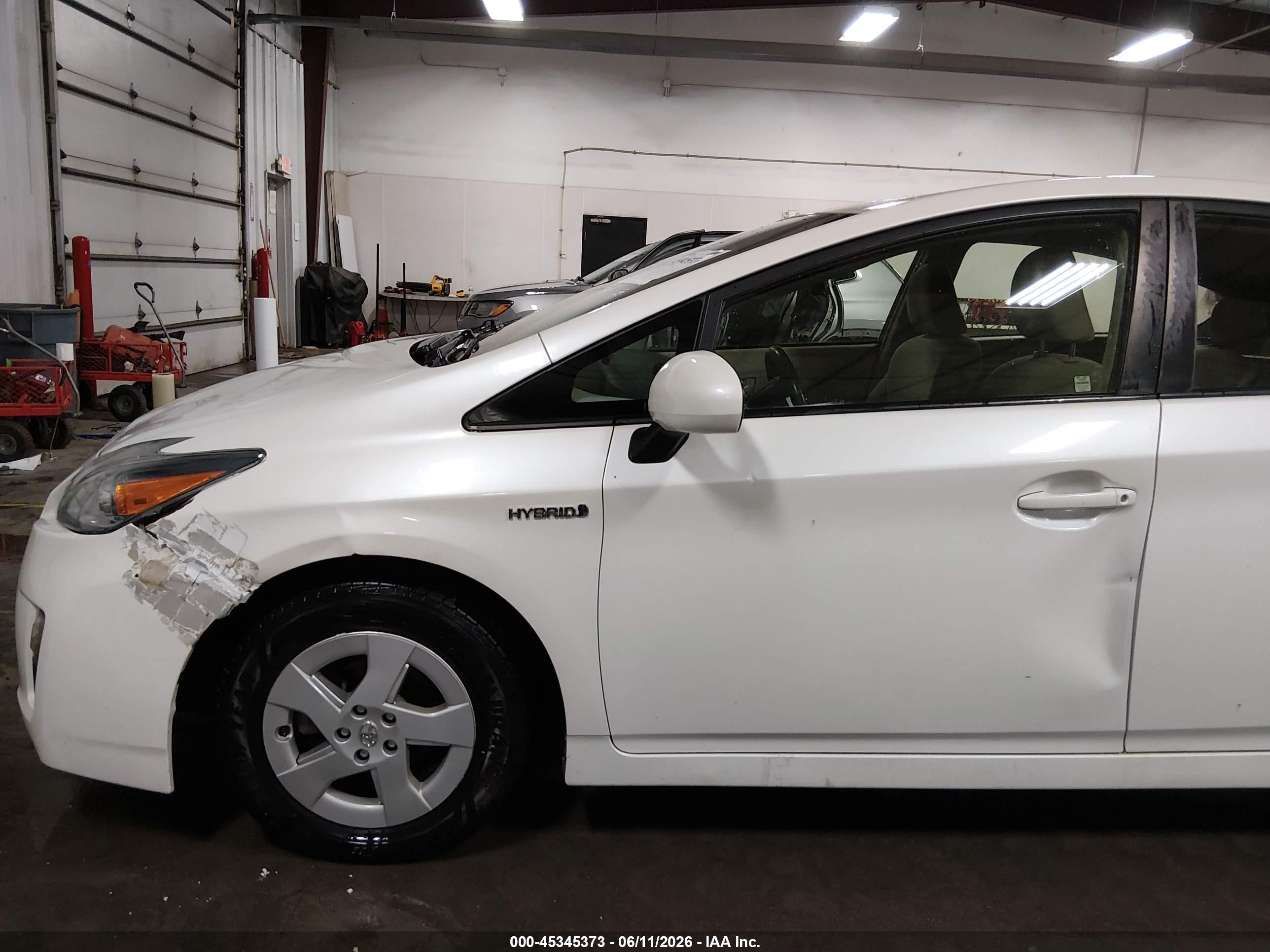 2011 Toyota Prius Two White vin: JTDKN3DU4B5328732