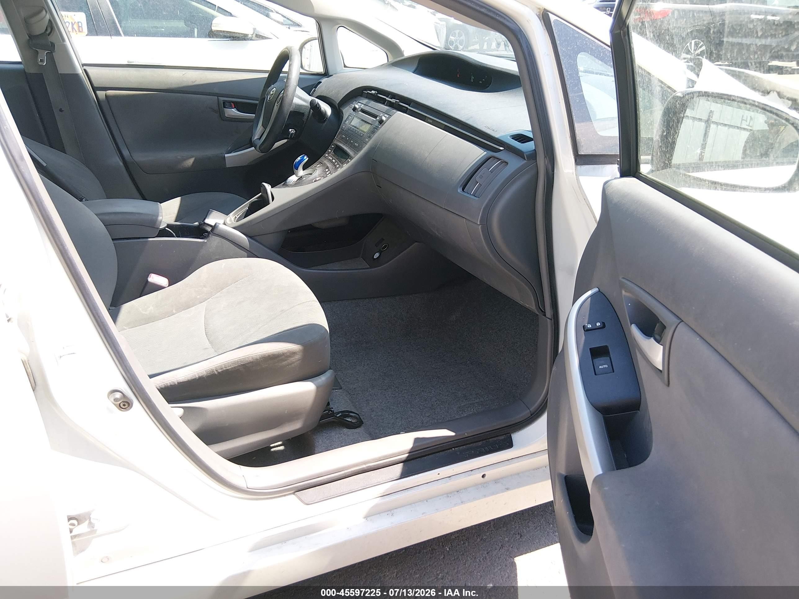2011 Toyota Prius Two White vin: JTDKN3DU4B5338886