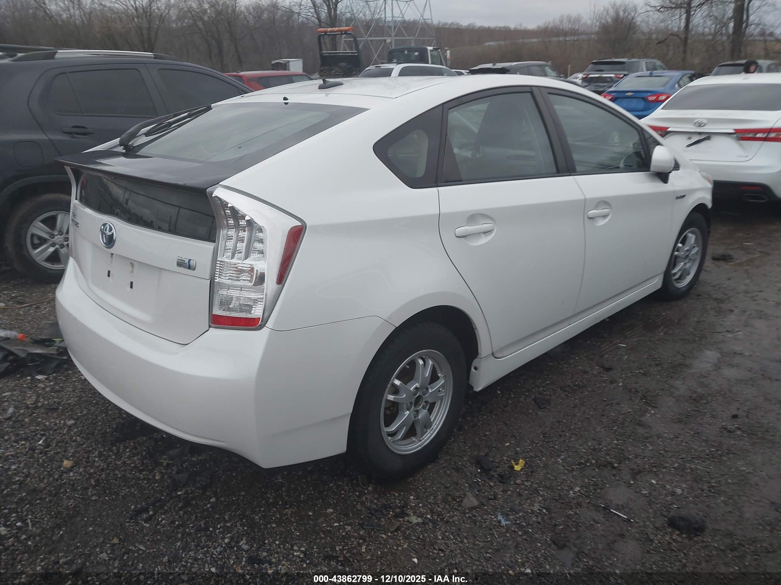 2011 Toyota Prius Three White vin: JTDKN3DU4B5339536